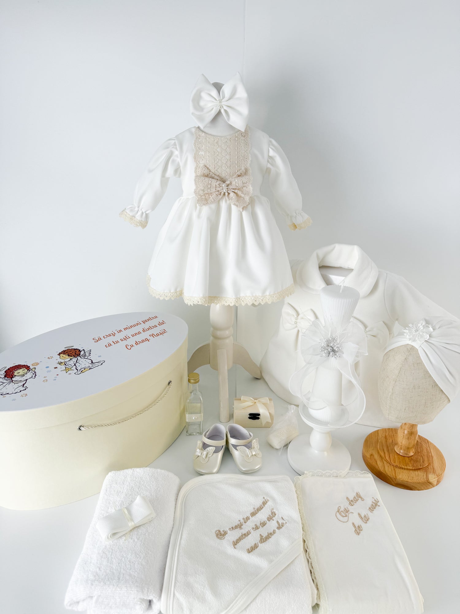 Set botez personalizat cu rochita, trusou complet si lumanare personalizata manual - Celeste