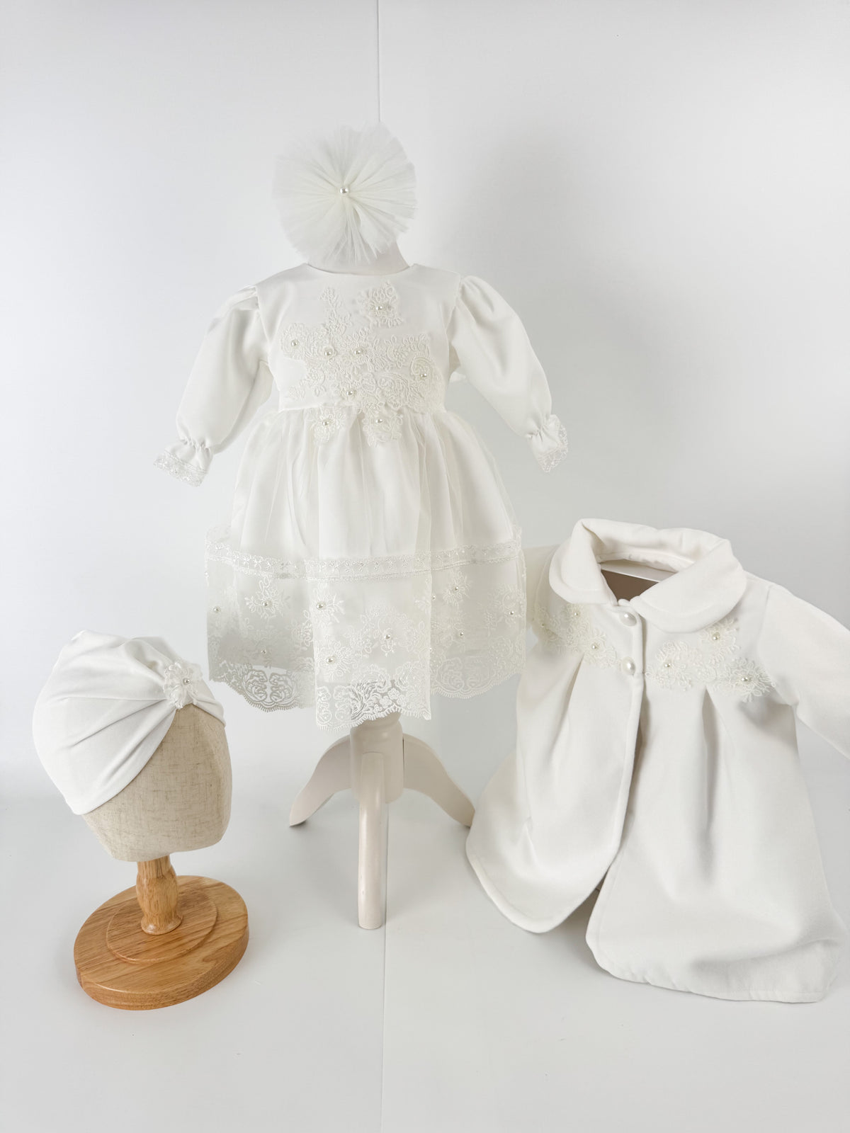 Set hainute pentru bebelusi cu rochita, turban, palton si bentita - Mariuta
