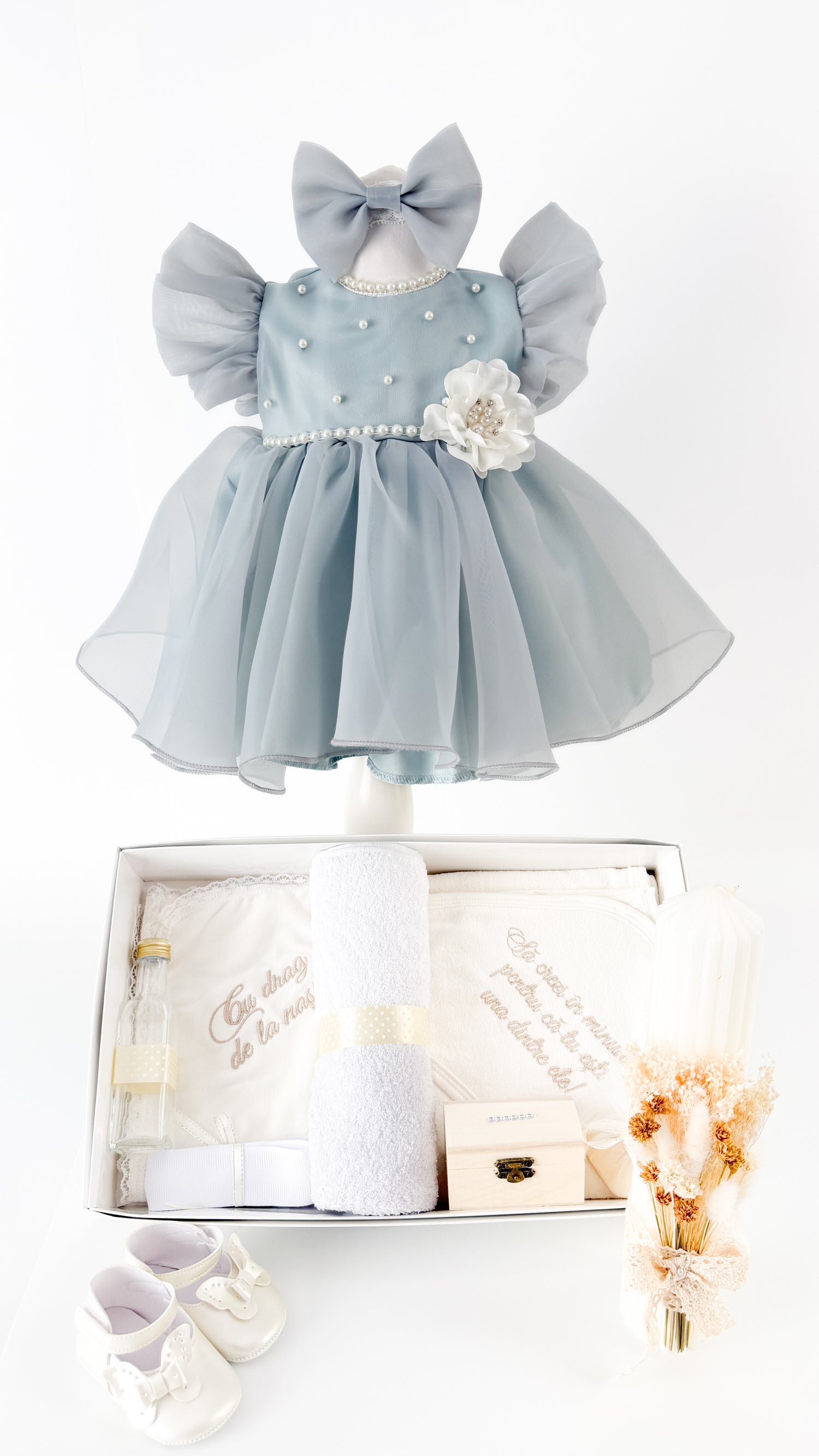 Trusou botez hand made cu rochita, lumanare si accesorii elegante - Madalena