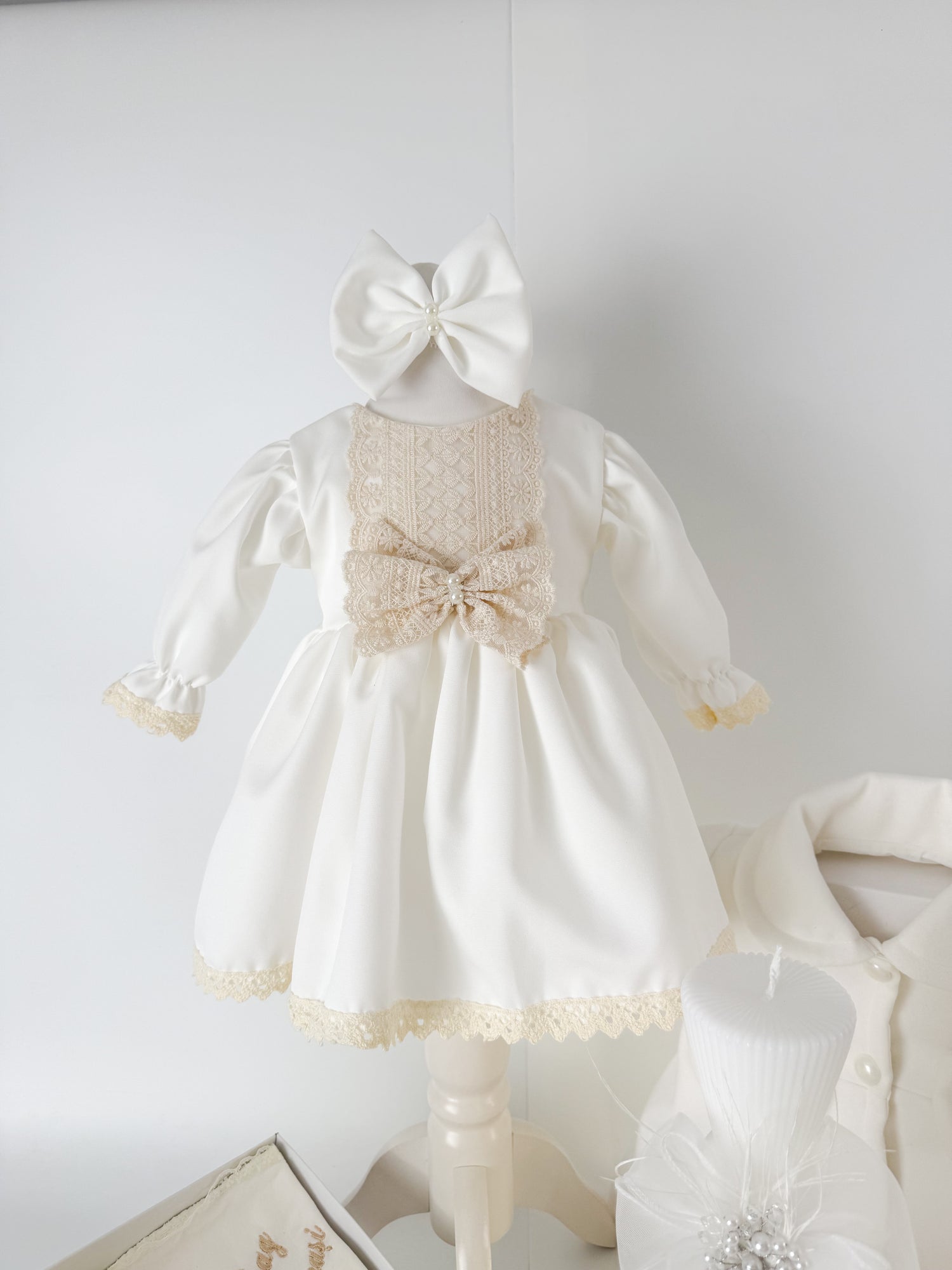 Set botez personalizat cu rochita, trusou complet si lumanare personalizata manual - Ava