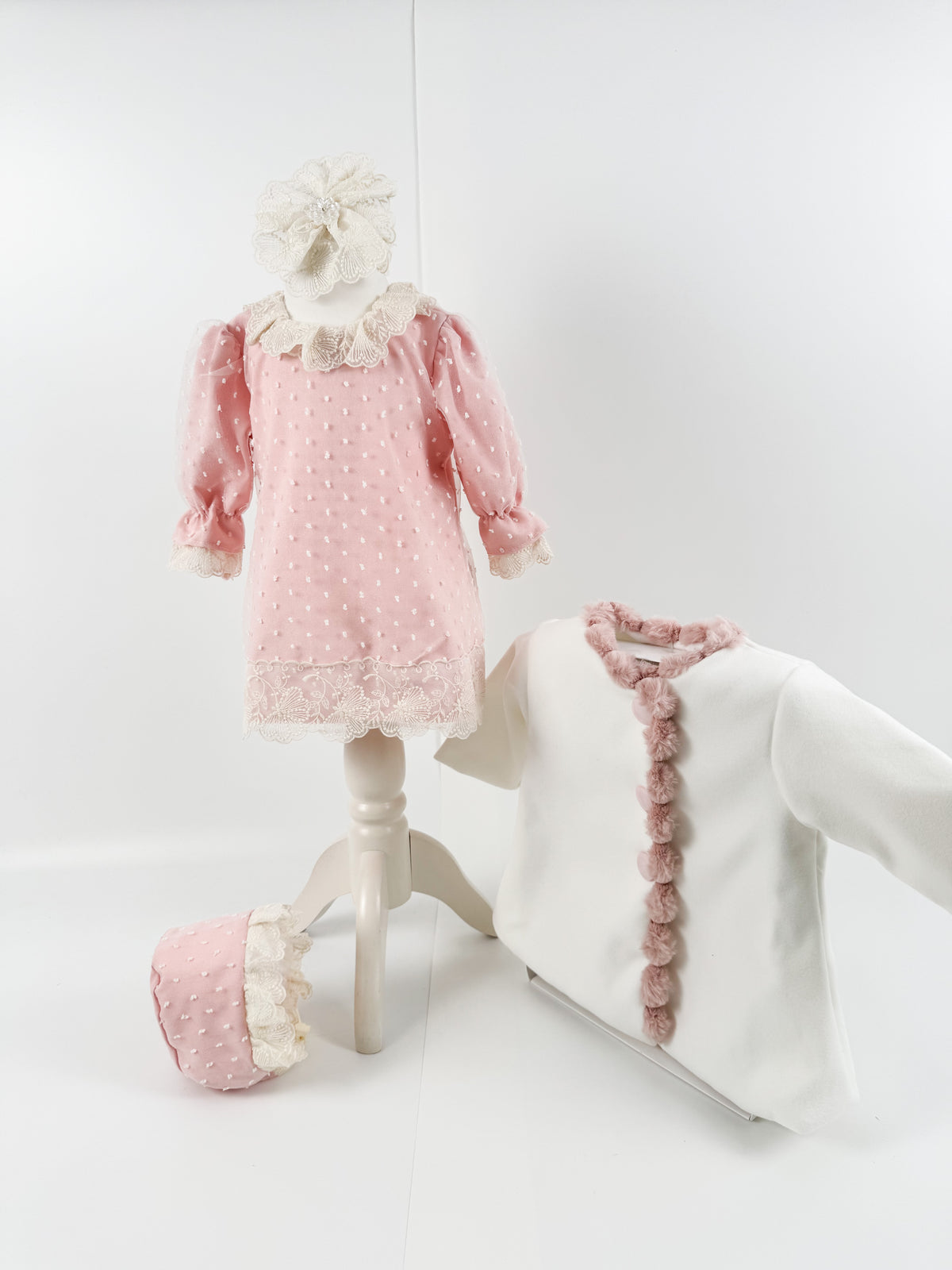 Set hainute pentru bebelusi cu rochita, turban, palton si bentita - Ilenuta