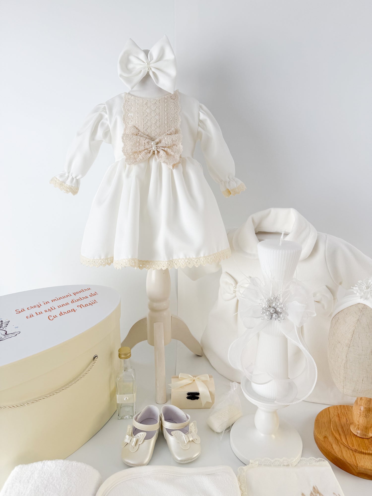 Set botez personalizat cu rochita, trusou complet si lumanare personalizata manual - Celeste
