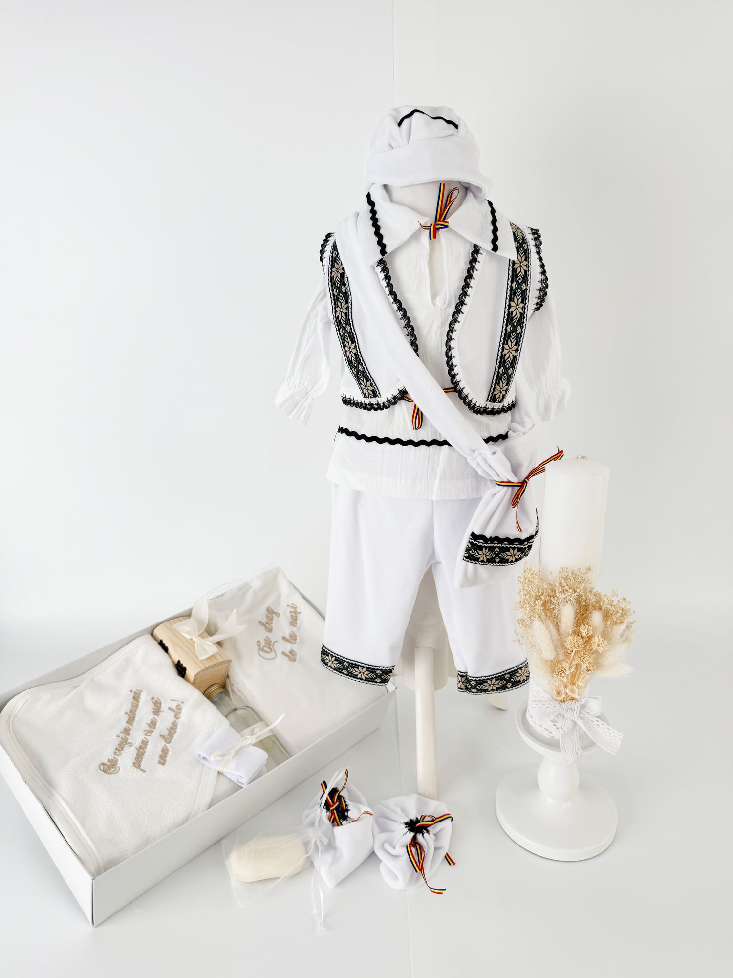 Set traditional botez baietei personalizat - Iliuta