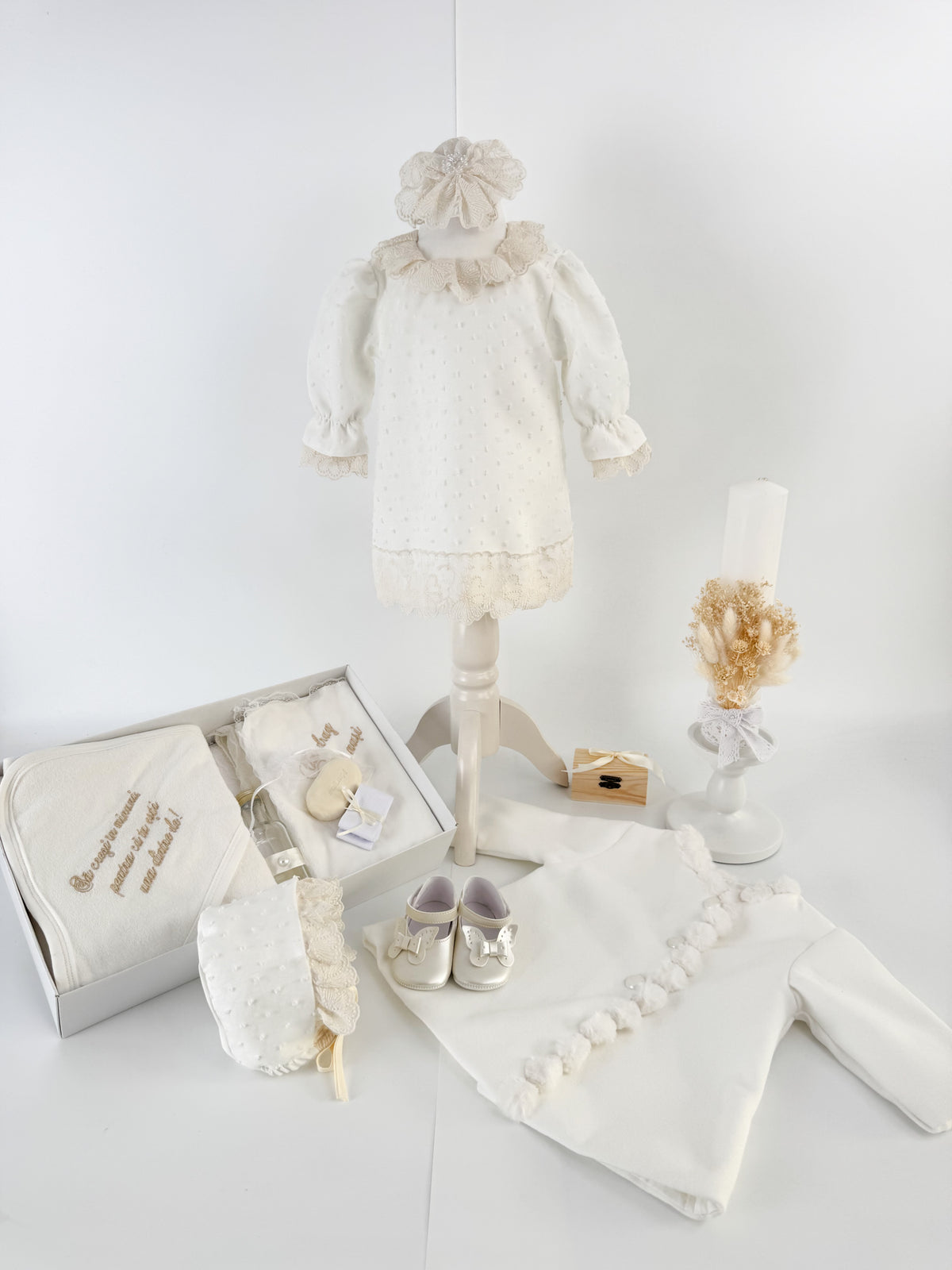 Set botez personalizat cu rochita, trusou complet si lumanare personalizata manual - Ecateris