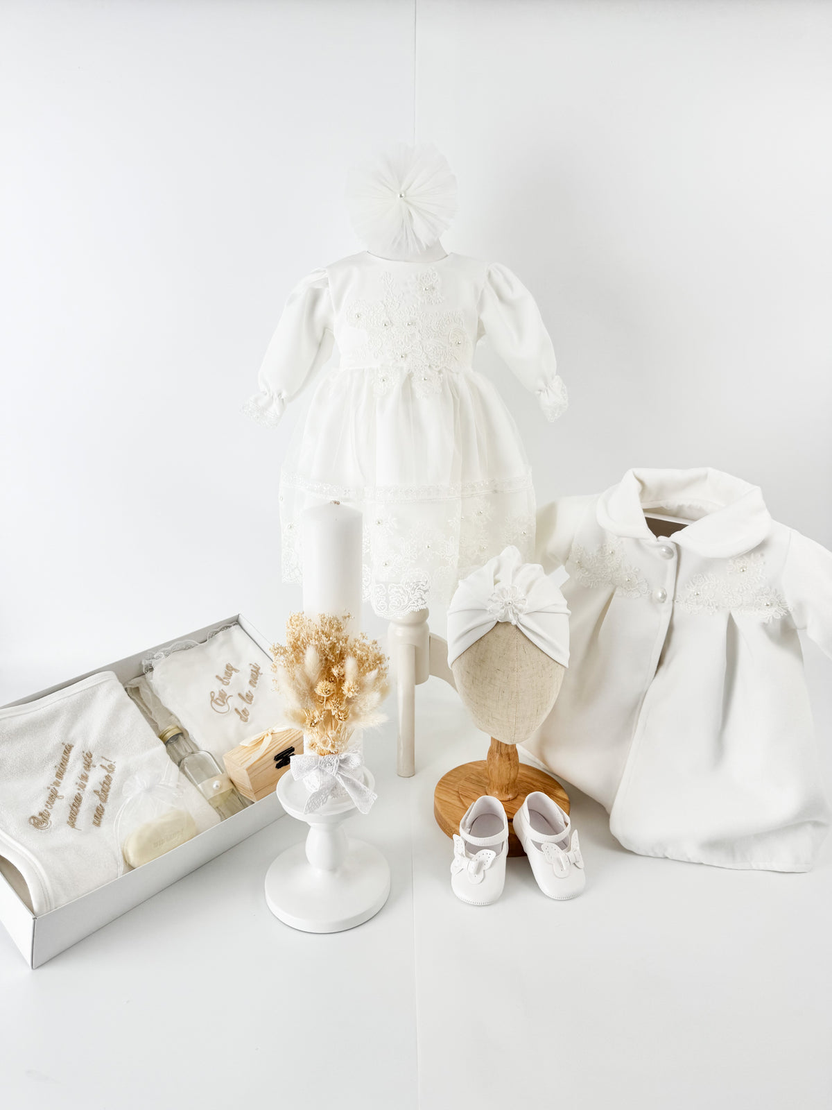 Set botez personalizat cu rochita, trusou complet si lumanare personalizata manual - Ioana