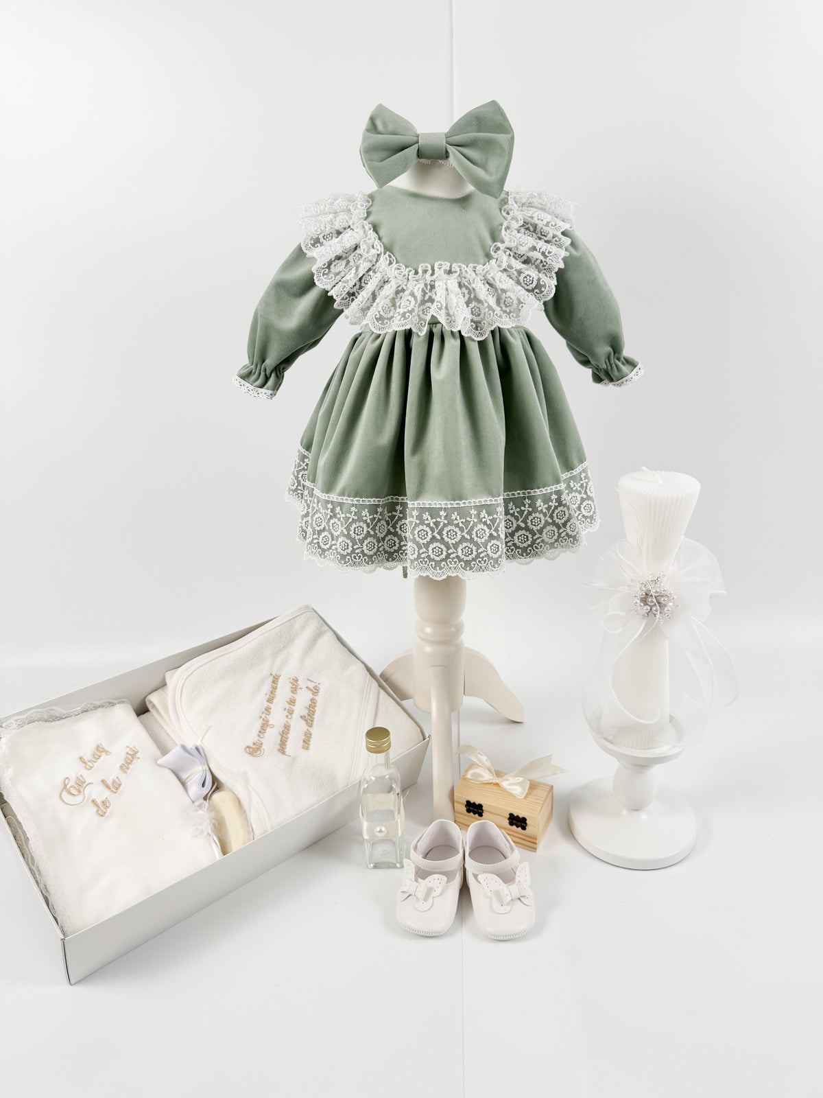 Set complet de botez pentru fetita Palma - verde salvie, cu rochita din catifea si dantela