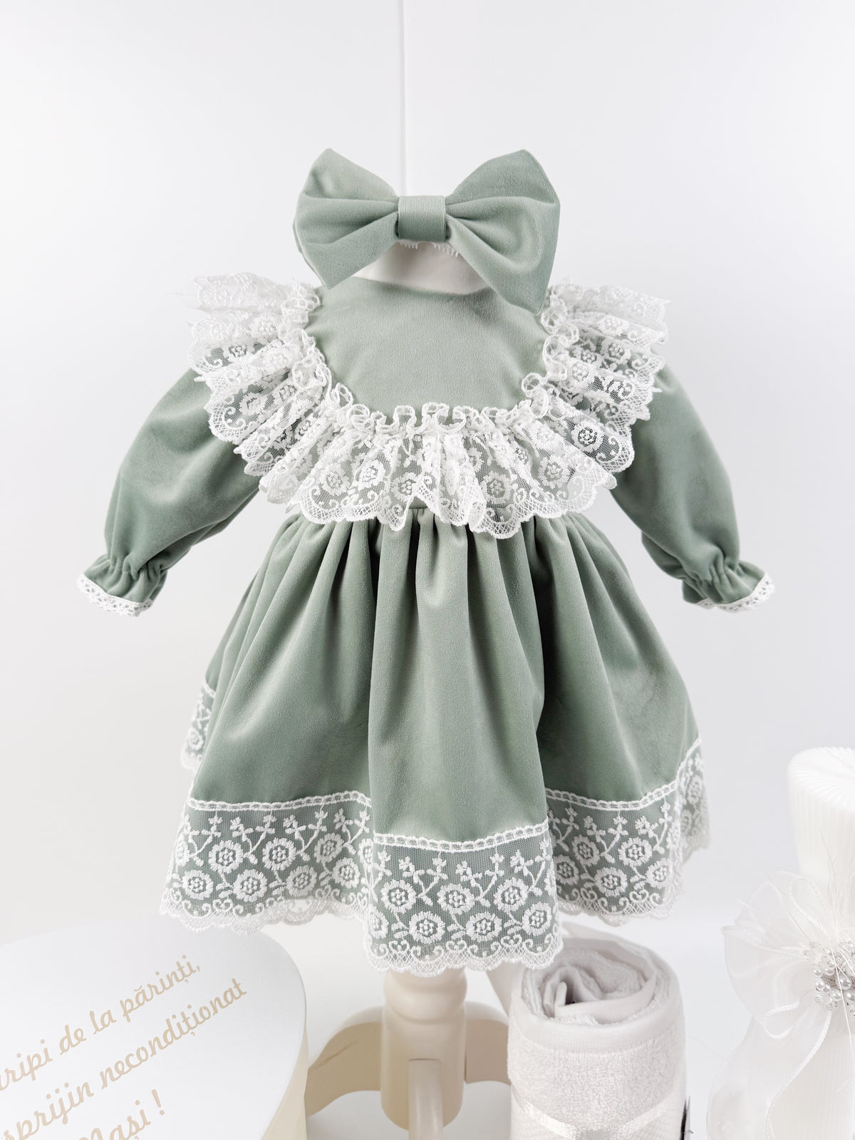 Set botez personalizat cu rochita, trusou complet si lumanare personalizata manual - Carmenuta