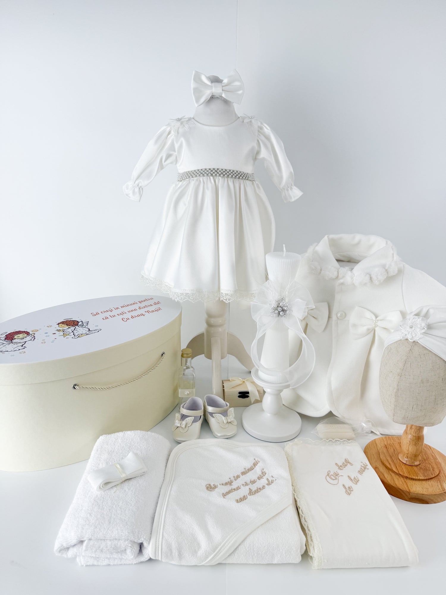 Set botez personalizat cu rochita, trusou complet si lumanare personalizata manual - Cristina
