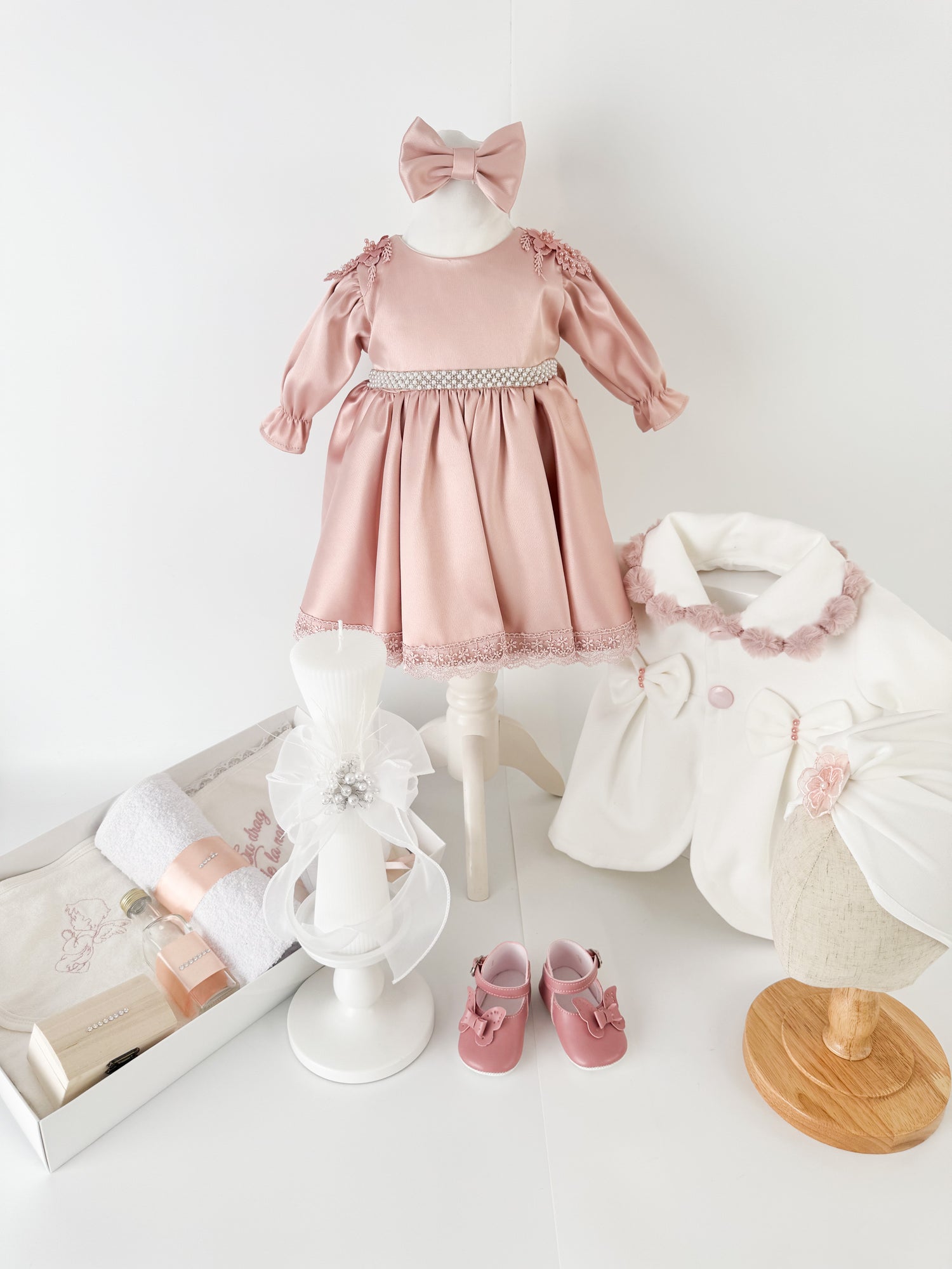Set botez personalizat cu rochita, trusou complet si lumanare personalizata manual - Anes