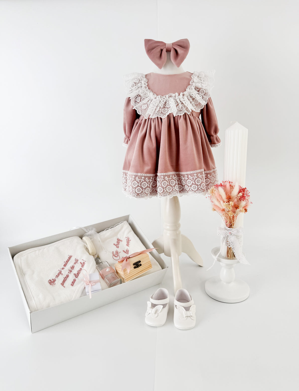 Set botez personalizat cu rochita, trusou complet si lumanare personalizata manual - Dienuta