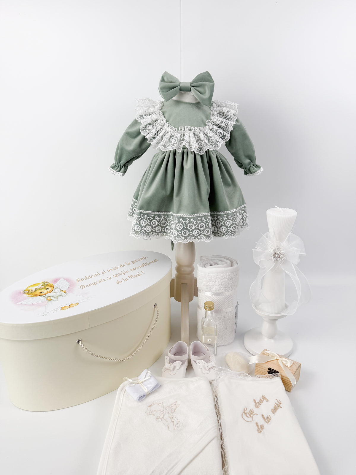 Set botez personalizat cu rochita, trusou complet si lumanare personalizata manual - Carmenuta