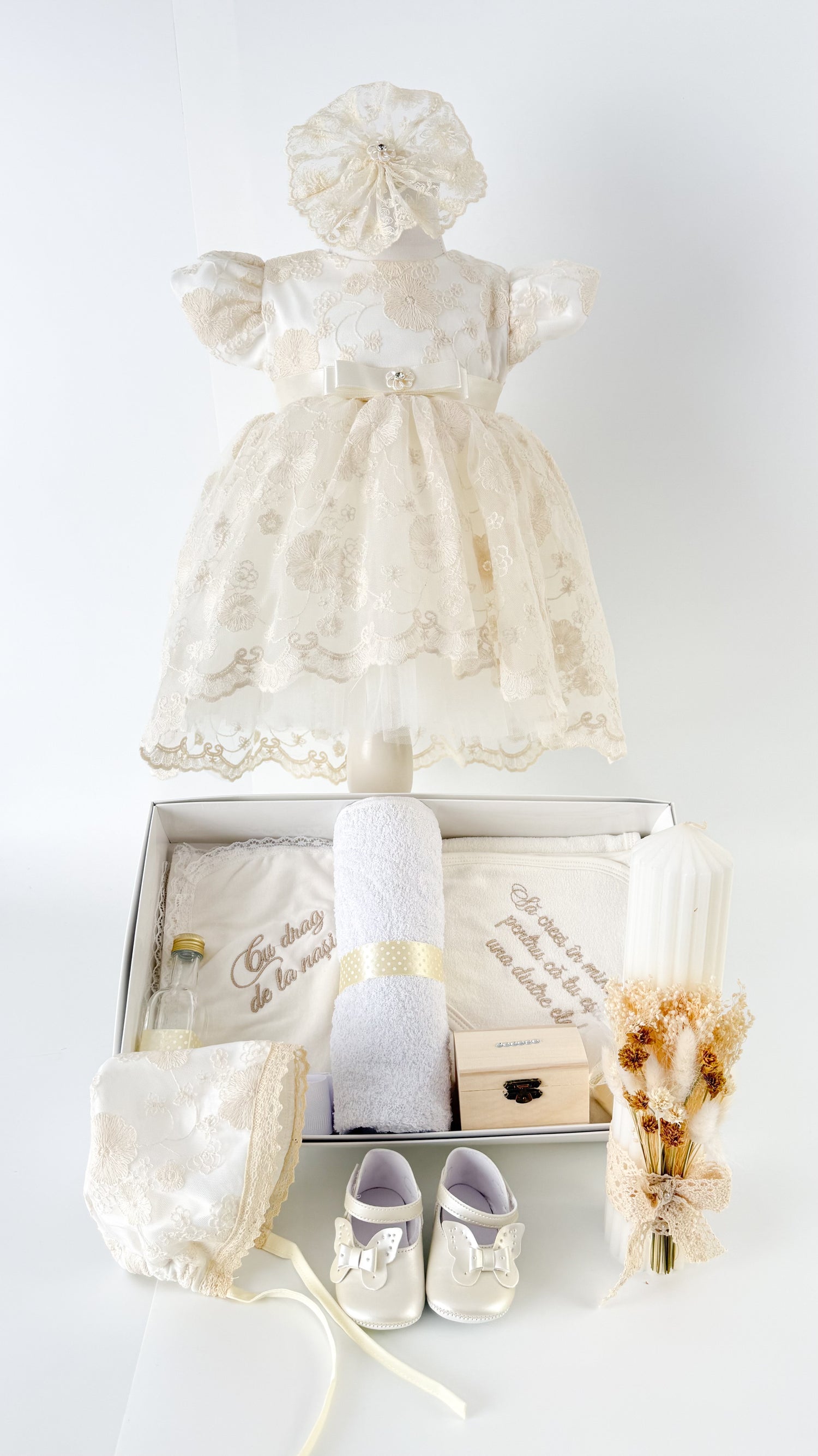 Trusou botez hand made cu rochita, lumanare si accesorii elegante - Filipa
