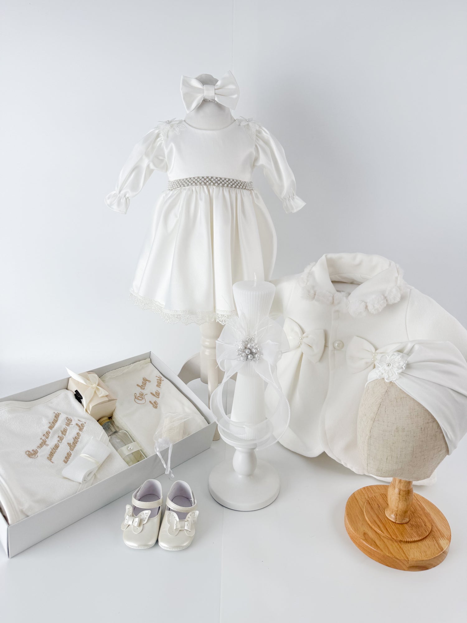 Set botez personalizat cu rochita, trusou complet si lumanare personalizata manual - Cristinuta