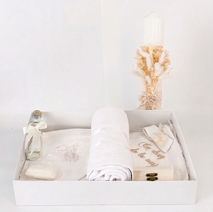 Set botez muselina cu trusou complet si lumanare lucrata manual - Victorita