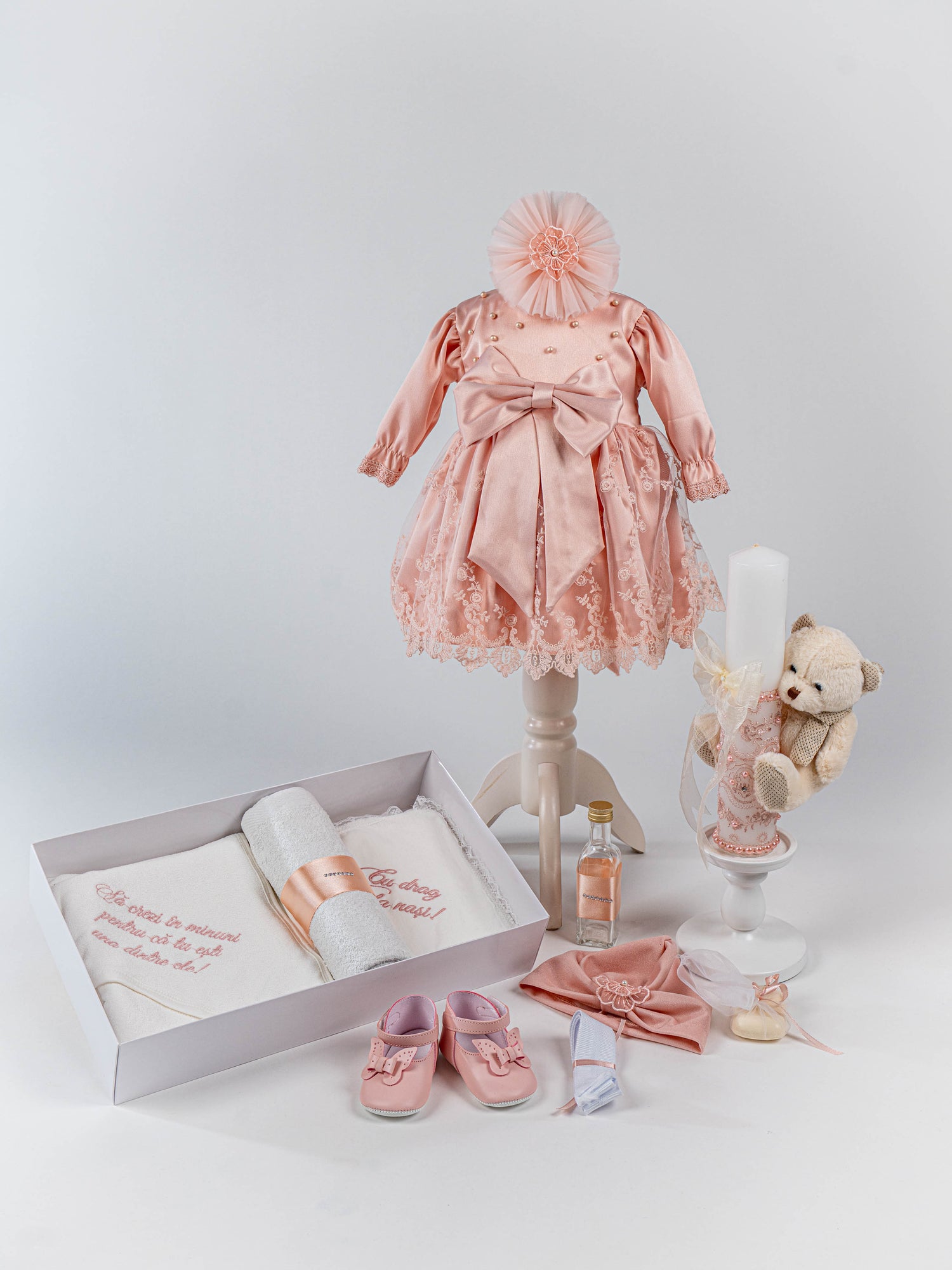 Set Botez Bebelusi cu Rochita Vaporoasa, Balerini si Trusou Personalizat - Neiva