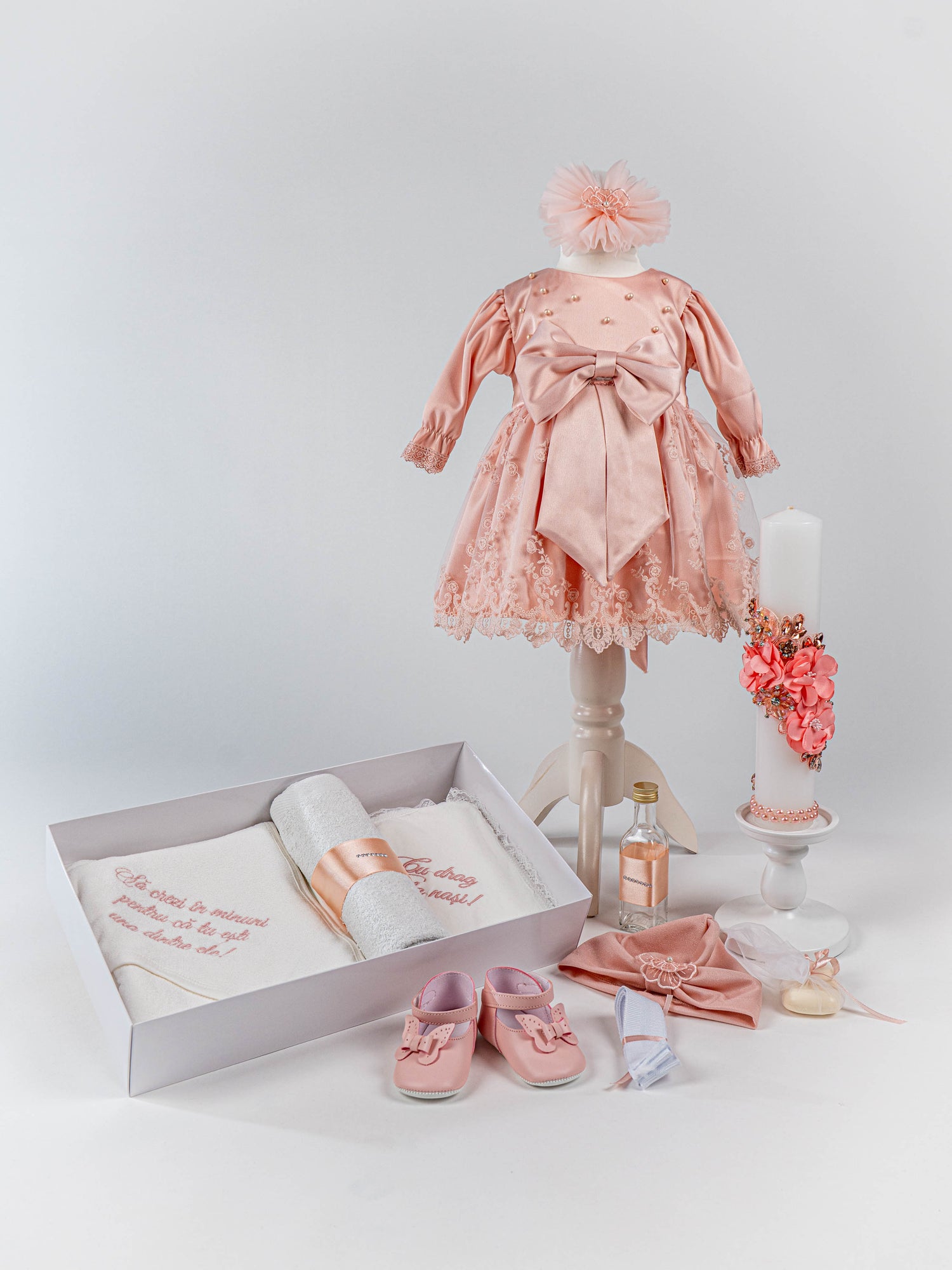 Set Botez Bebelusi cu Rochita Vaporoasa, Balerini si Trusou Personalizat - Niela