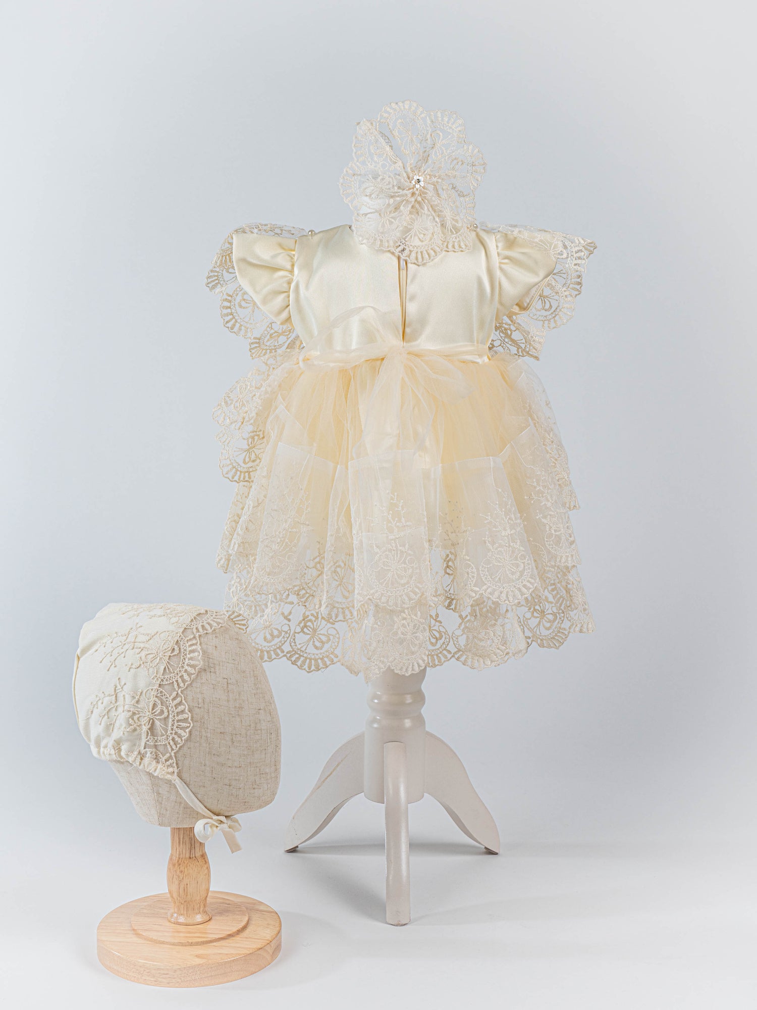 Set Rochita Botez Eleganta Ivory cu Accesorii si Dantela Brodata - Giny