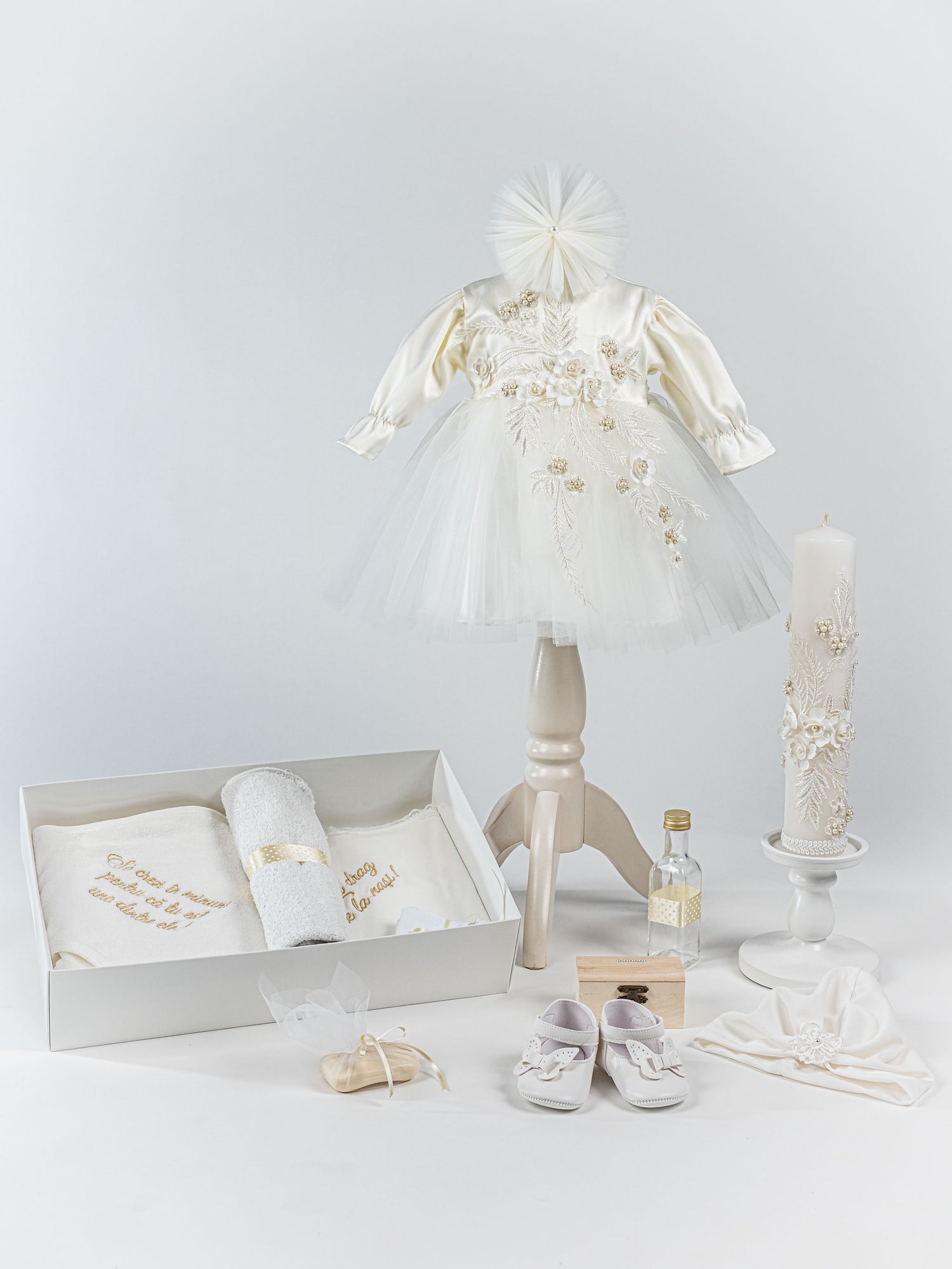 Trusou Botez Complet cu Hainute si Lumanare Personalizata - Clara