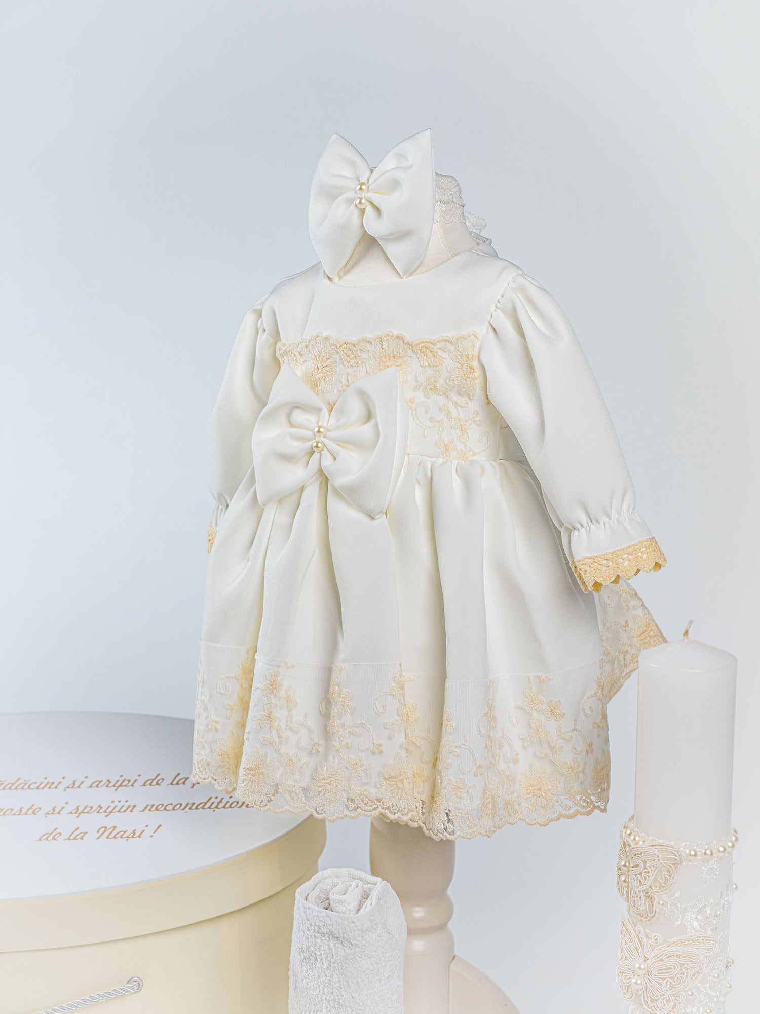 Trusou Botez Hand-made Complet cu Rochita, Lumanare si Cutie Personalizata- Vladislava