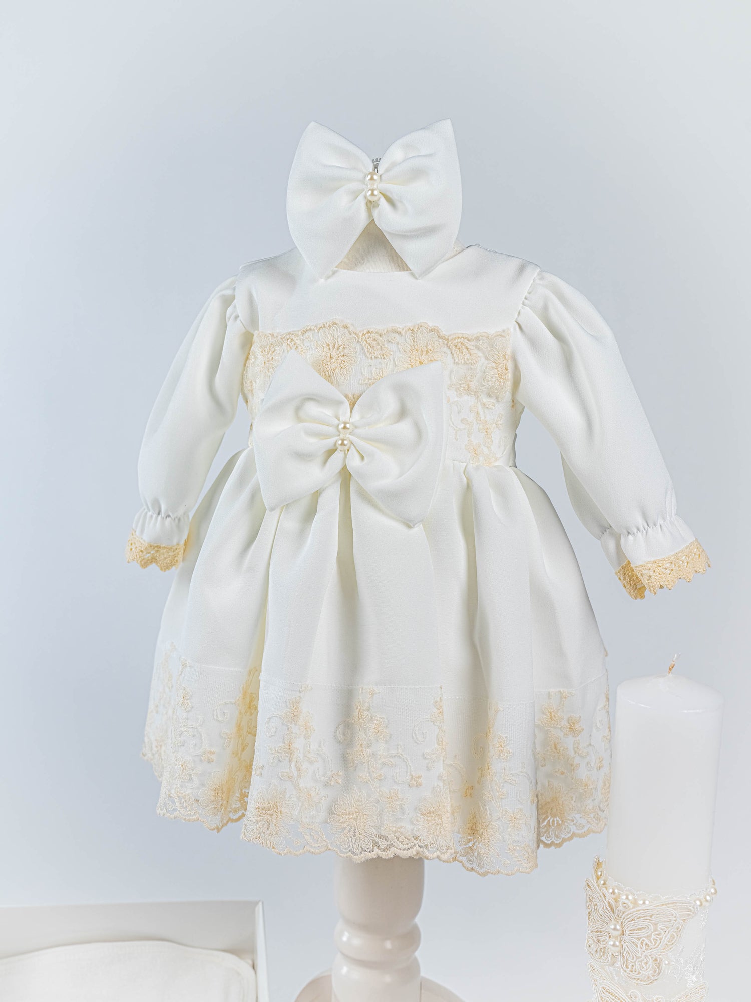 Trusou Botez Hand-made Complet cu Rochita Ivory si Cutie Depozitare - Roberta