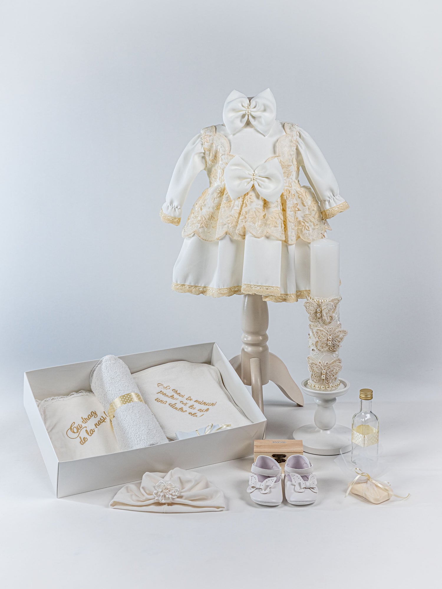 Trusou Botez Hand-made Complet cu Rochita Ivory si Cutie Depozitare - Nastia