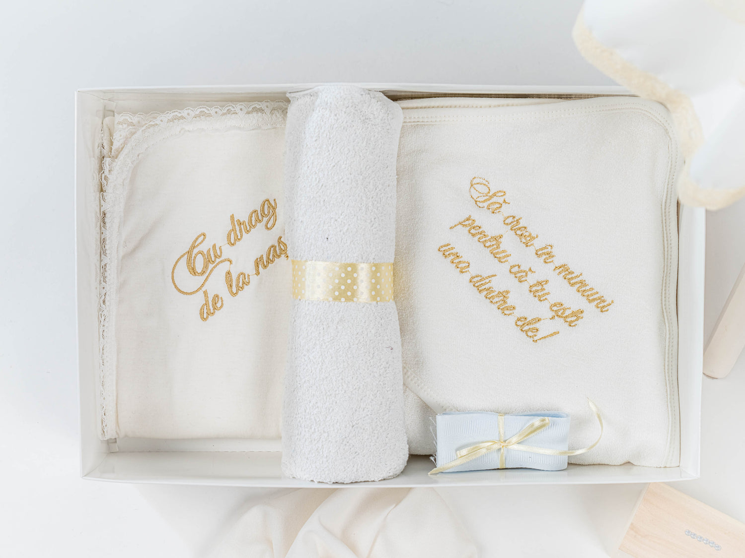 Trusou Botez Hand-made Complet cu Rochita Ivory si Cutie Depozitare - Nastia
