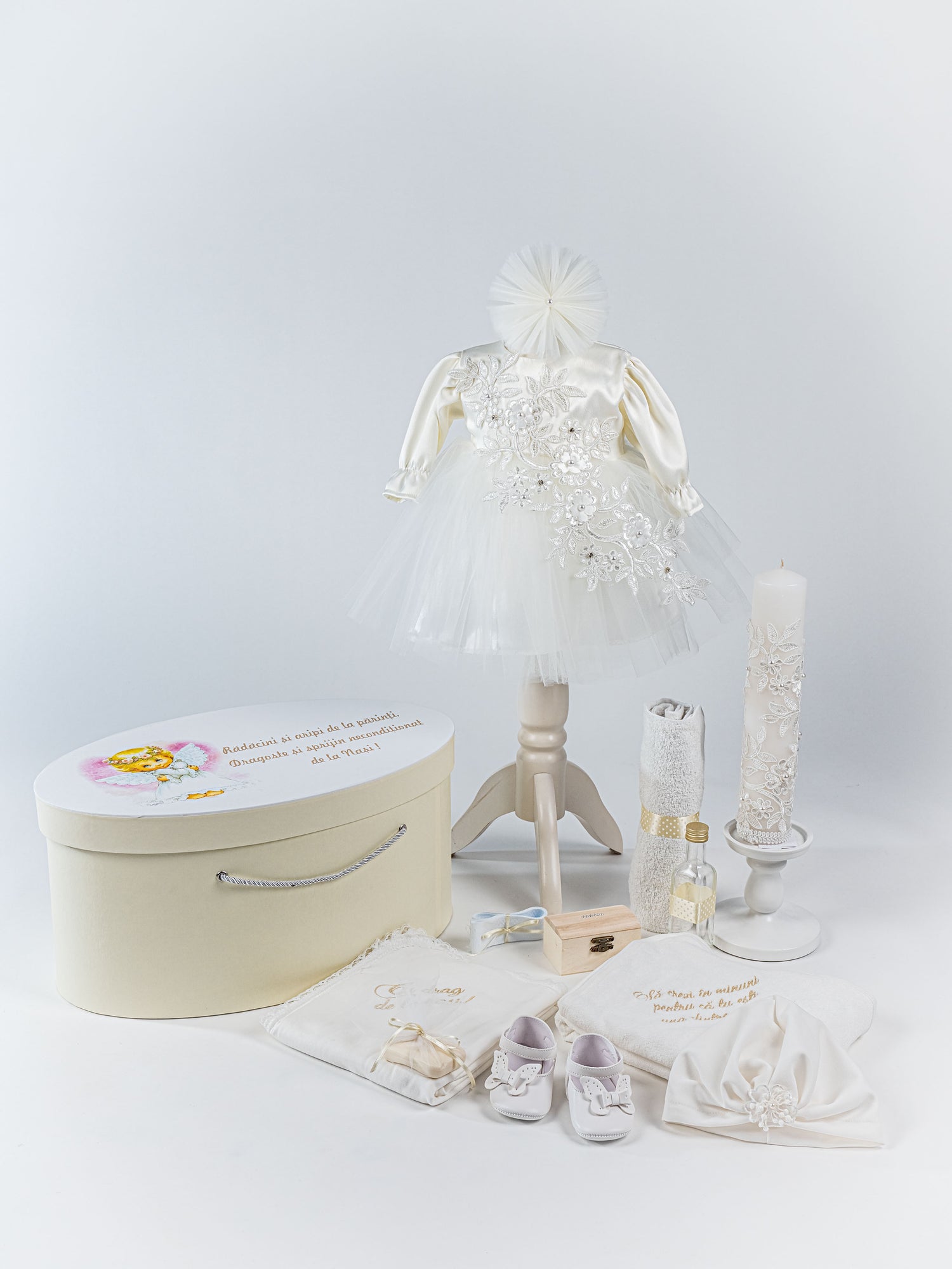 Trusou Botez Hand-made Complet cu Rochita, Lumanare si Cutie Mare Personalizata - Siera