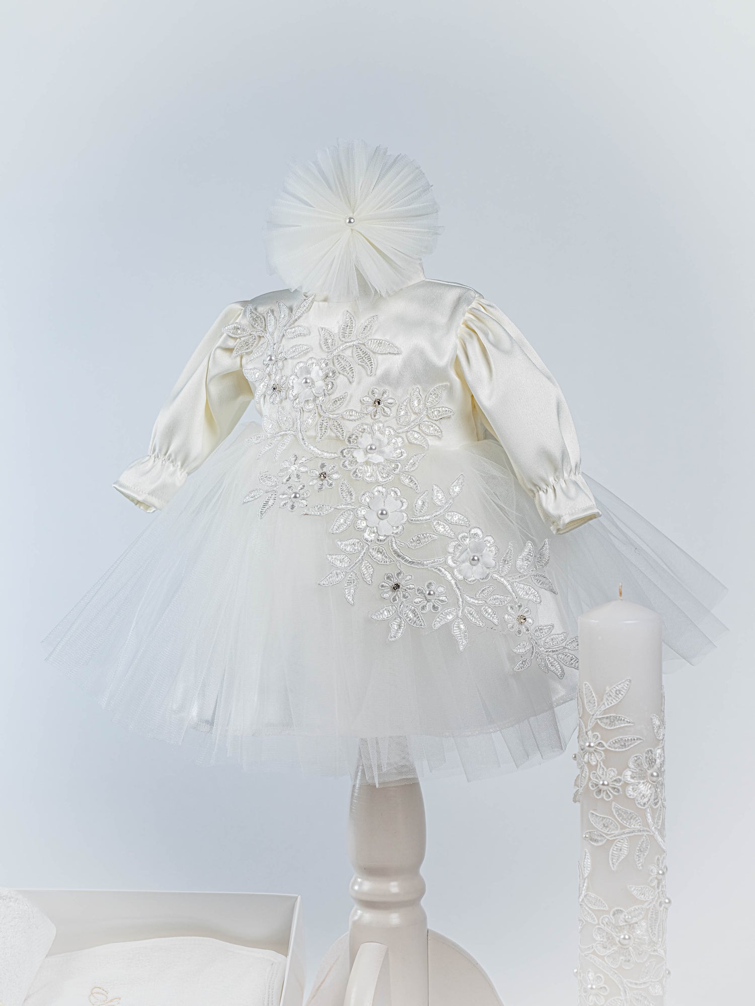 Trusou Botez Hand-made Complet cu Rochita Ivory si Cutie Depozitare - Louana