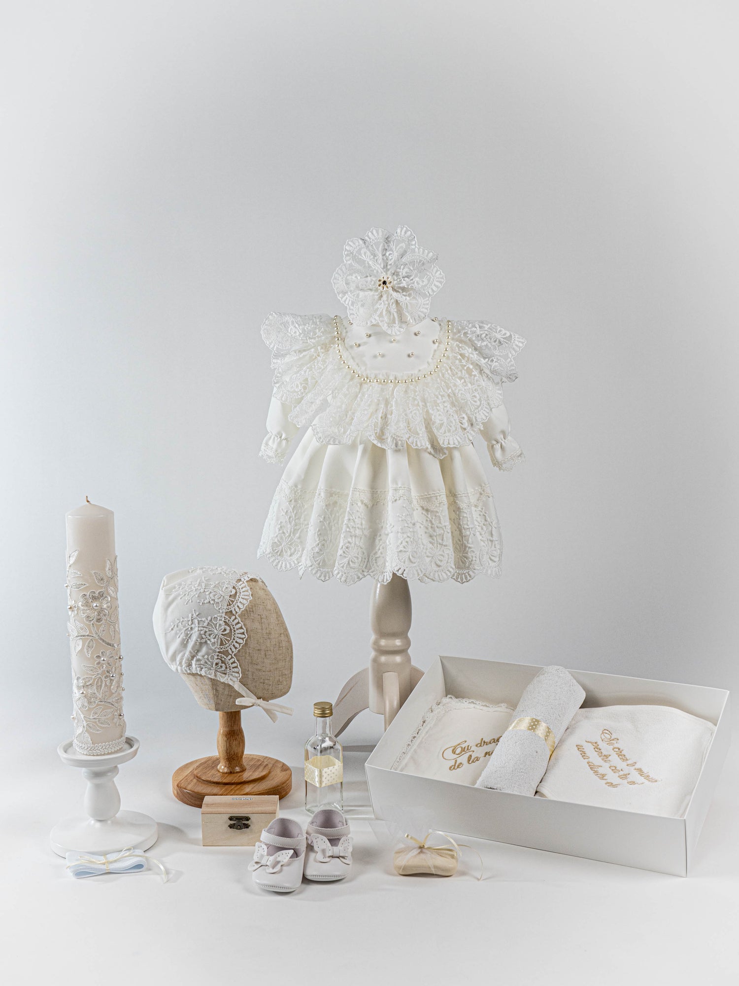 Trusou Botez Hand-made Complet cu Rochita Ivory si Cutie Depozitare - Vittoria