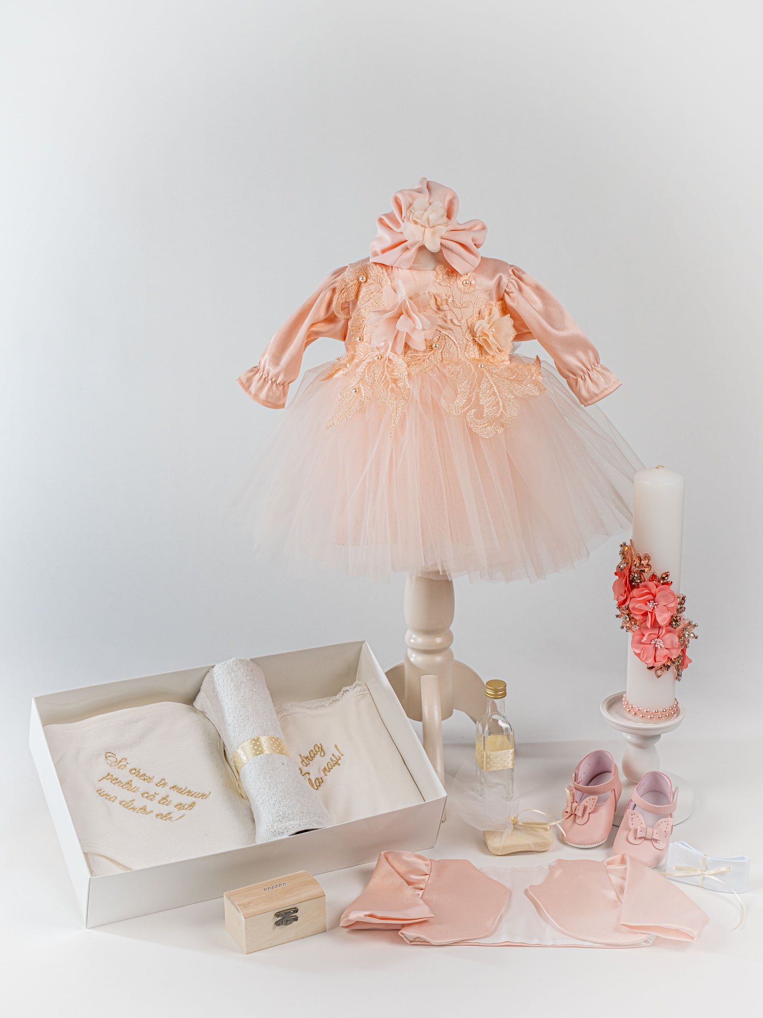 Trusou Botez Hand-made Complet cu Rochita Roz Somon si Cutie Depozitare - Ludovica