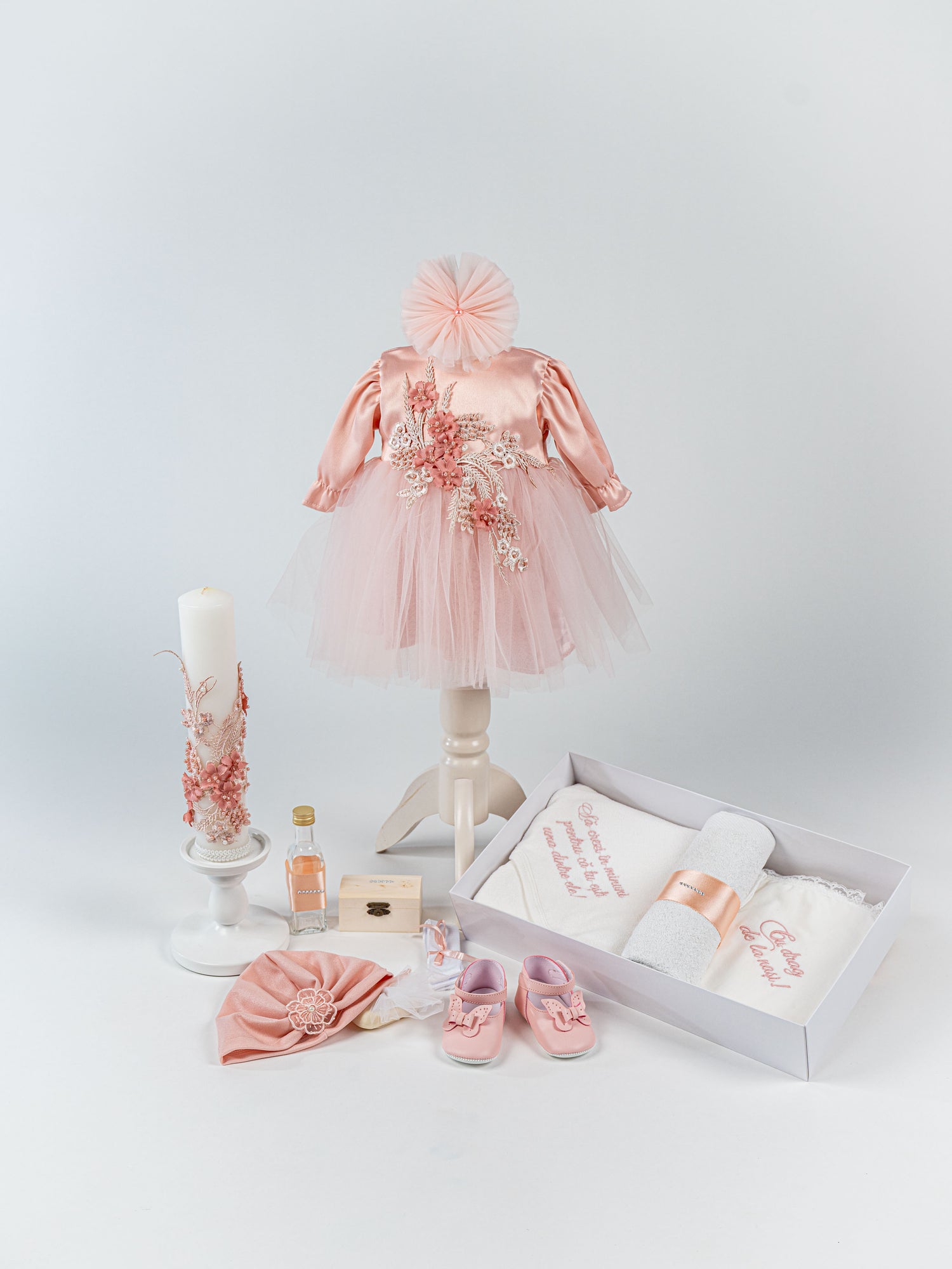 Trusou Botez Hand-made Complet cu Rochita Roz si Cutie Depozitare Transparenta - Costanza