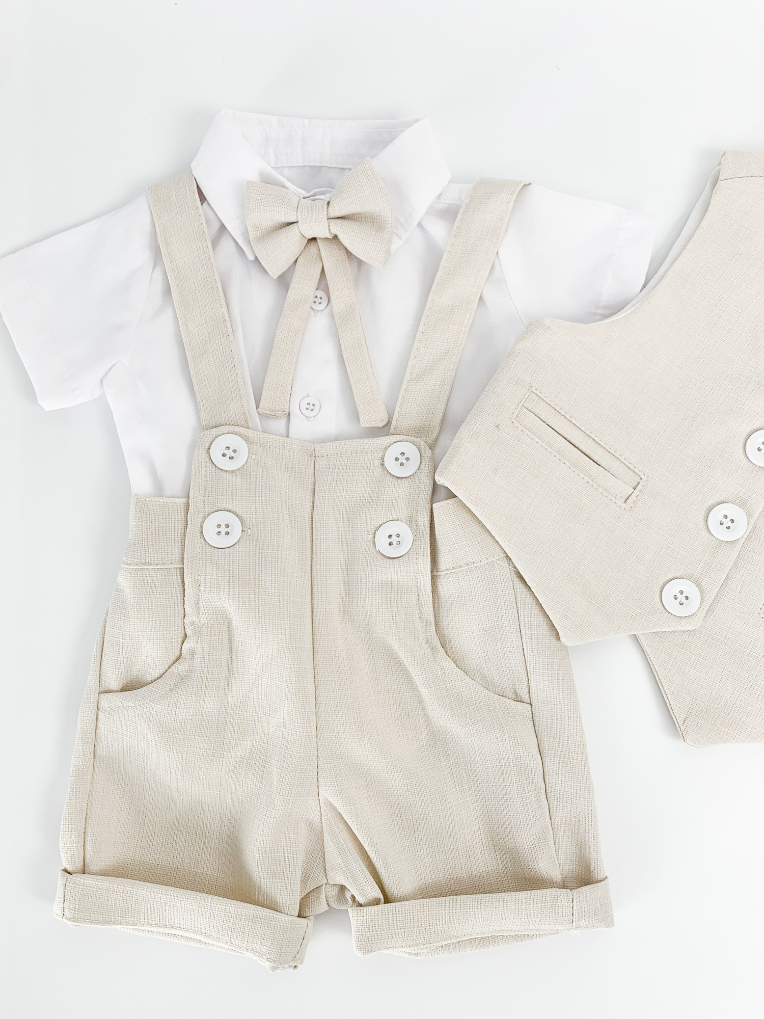 Set Complet Botez Baieti - Costum Bej 4 Piese cu Pantaloni Scurti si Bretele - Dario
