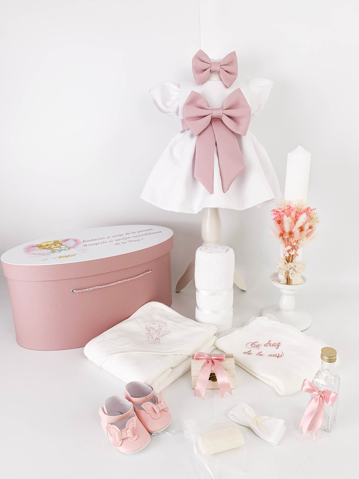 Set botez personalizat cu rochita, trusou complet si lumanare ceara naturala - Zenaida