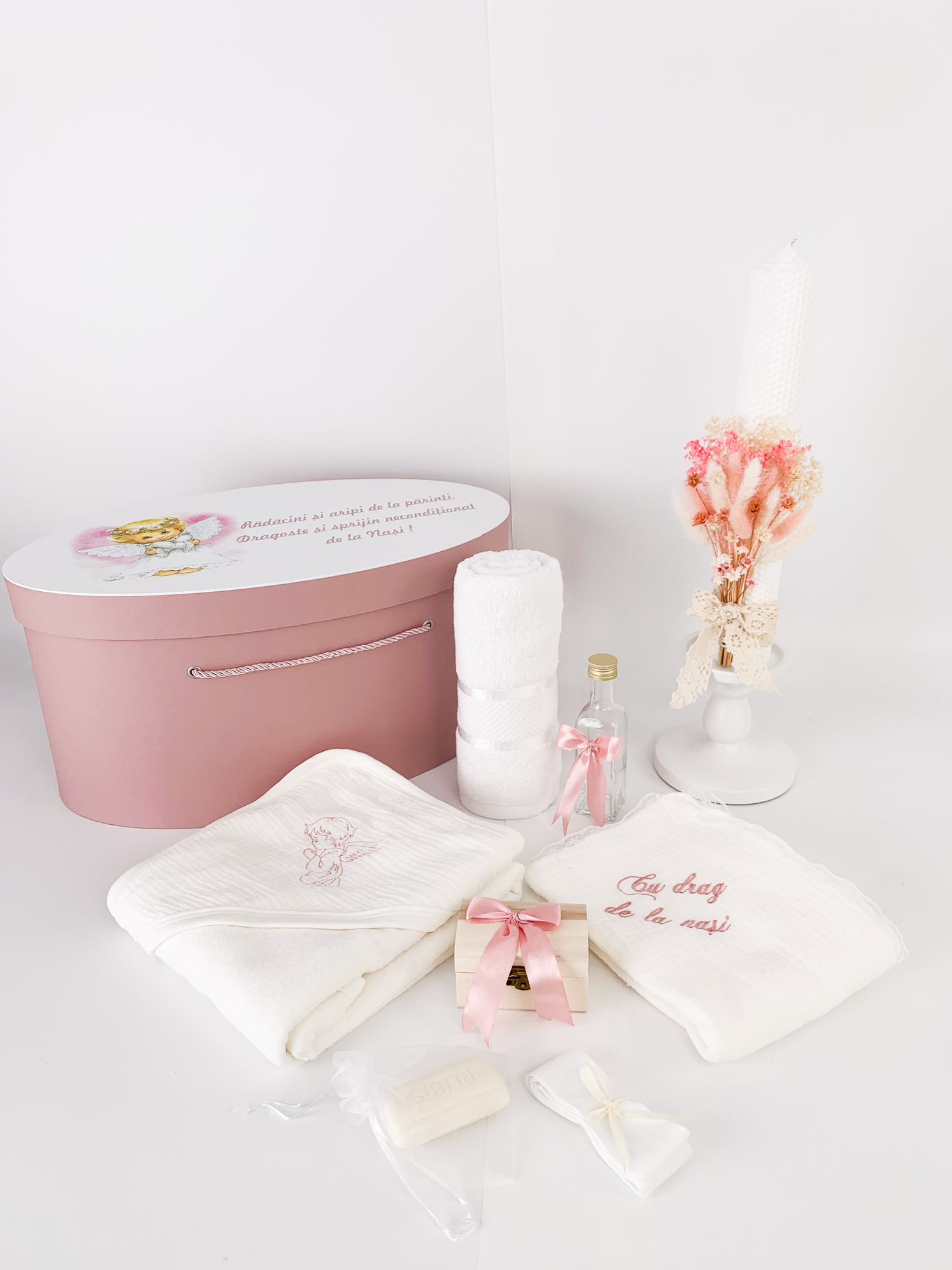 Set botez muselina cu trusou complet, cufar si lumanare ceara naturala - Vivienne