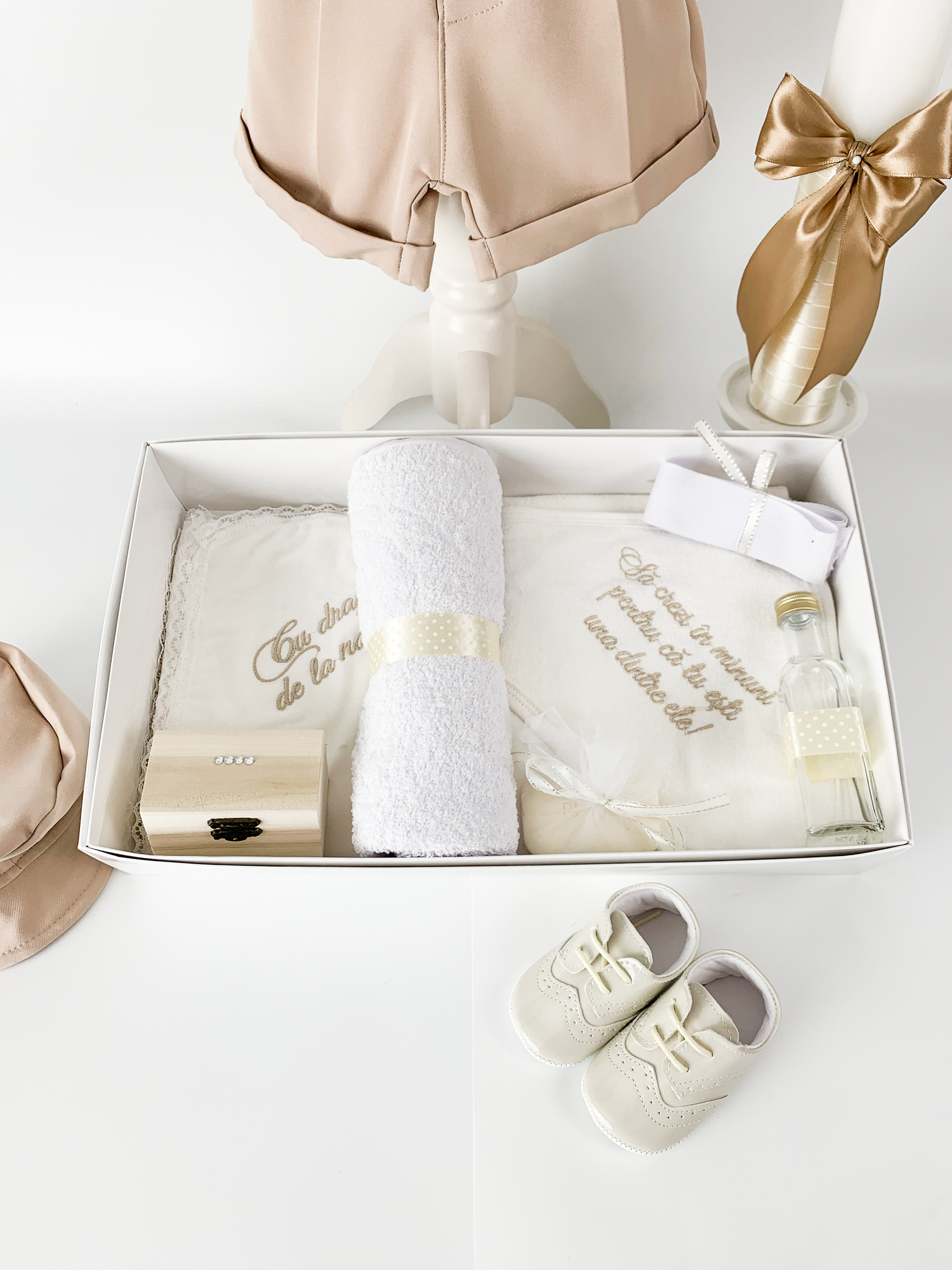 Set botez complet cu trusou personalizat si lumanare lucrata manual - Nicolas