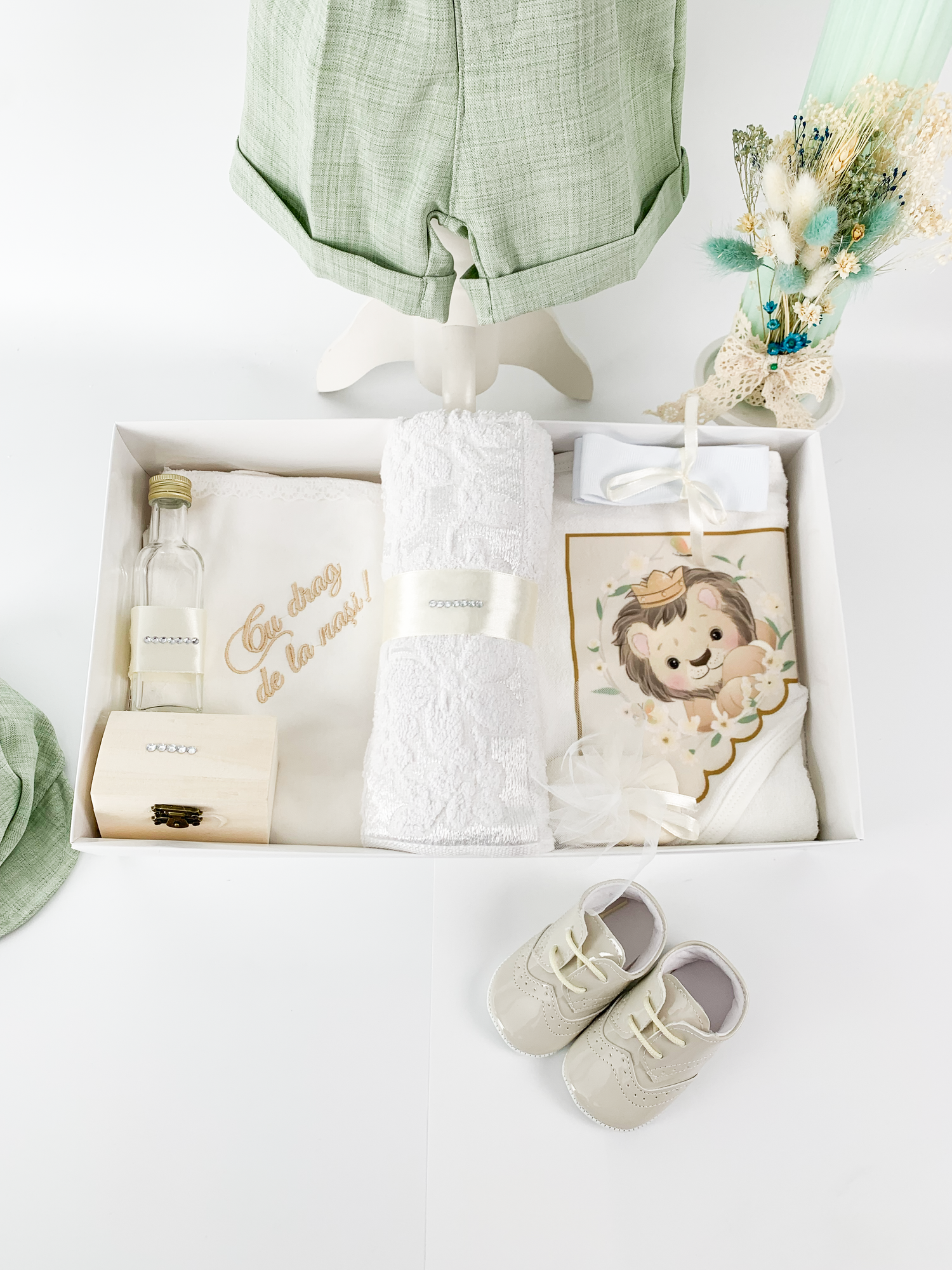 Set botez complet cu trusou personalizat si lumanare lucrata manual - Martin