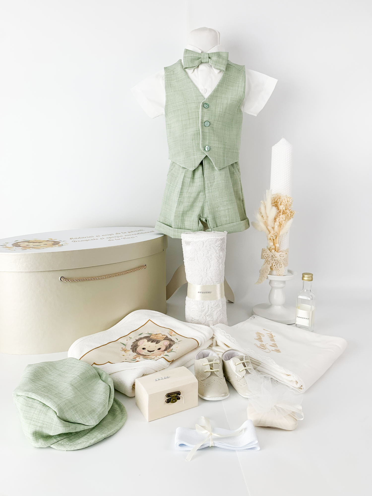 Set botez complet cu trusou personalizat, cufar si lumanare ceara naturala - Mateut