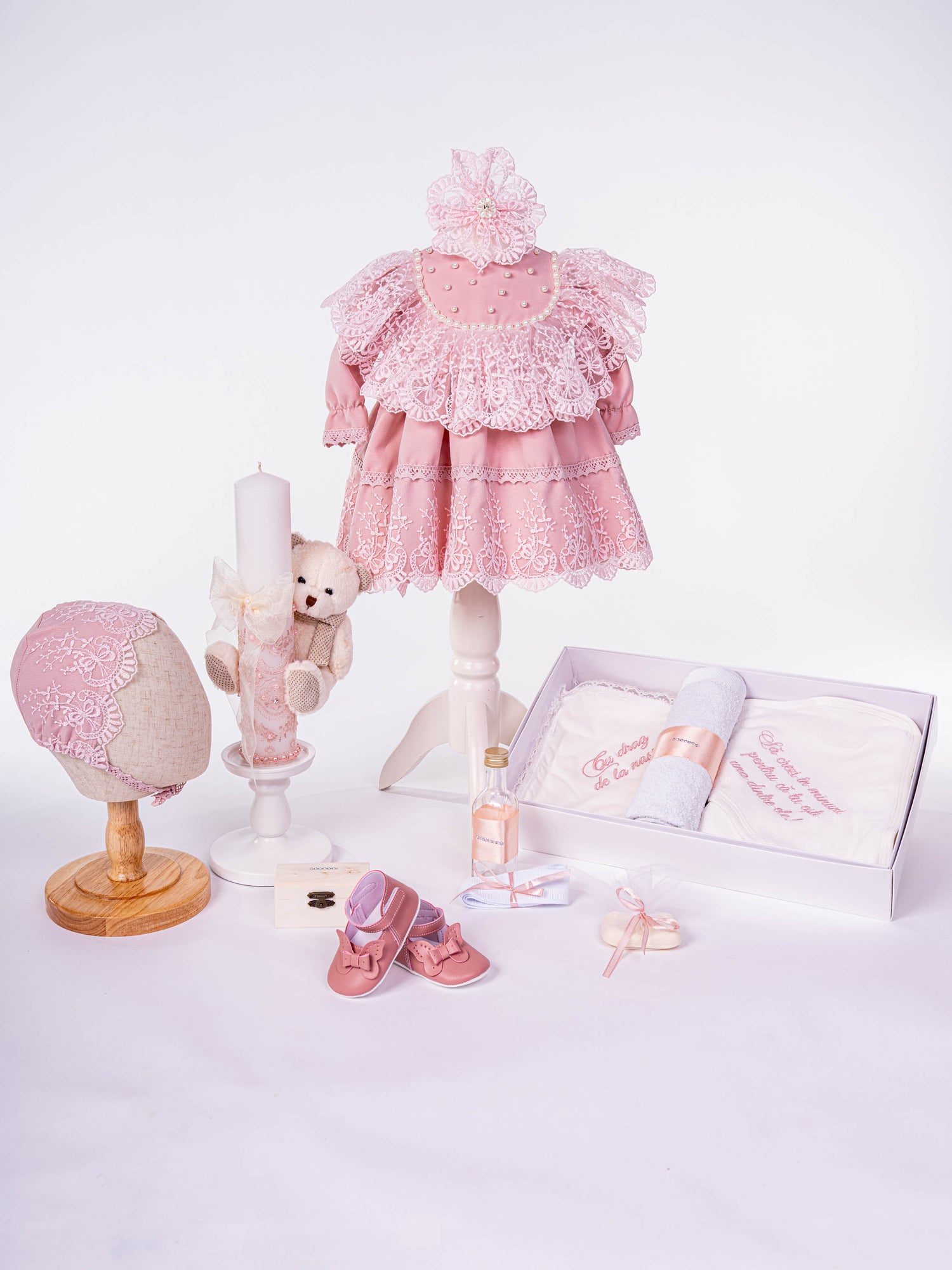 Set botez 12 piese cu rochita, trusou hand made si lumanare personalizata - Soraia