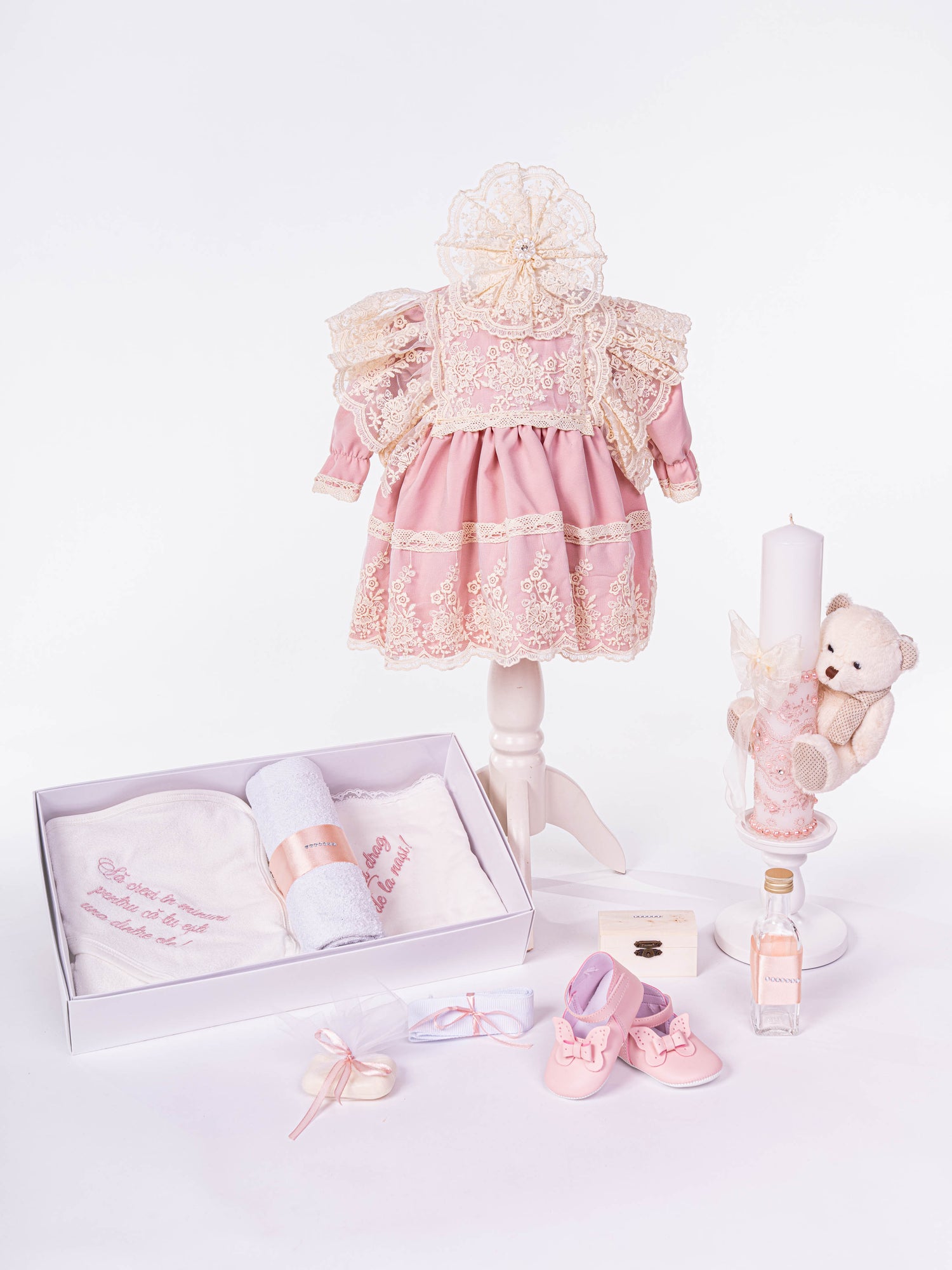 Trusou botez hand made cu rochita, lumanare si accesorii elegante - Caetana
