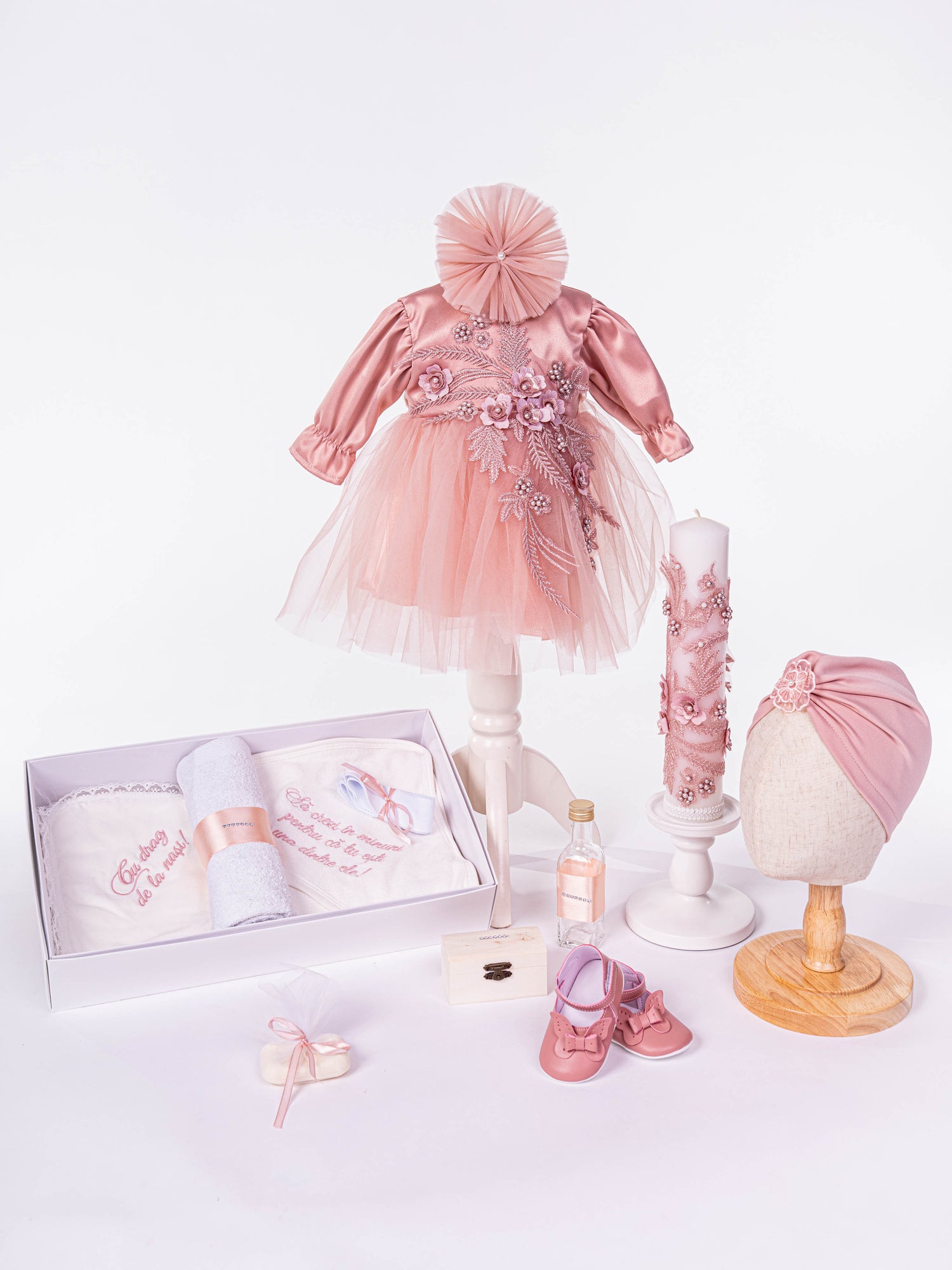 Set Botez 12 Piese: Rochita Bumbac, Trusou Hand-Made si Lumanare  - Graziella