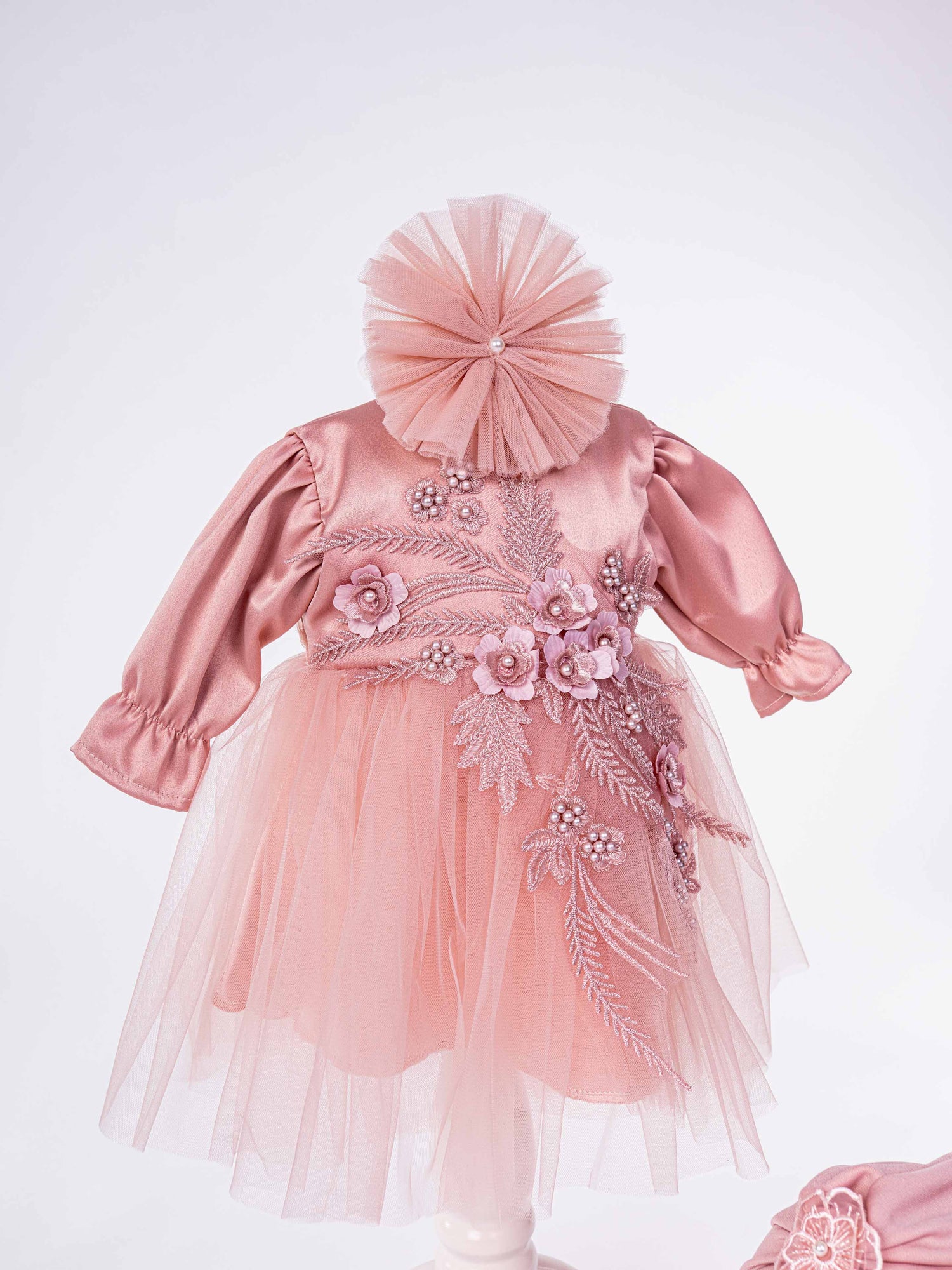 Set Hainute Botez Bebelusi: Rochita Captusita Bumbac, Turban si Bentita Elastica - Raffaella