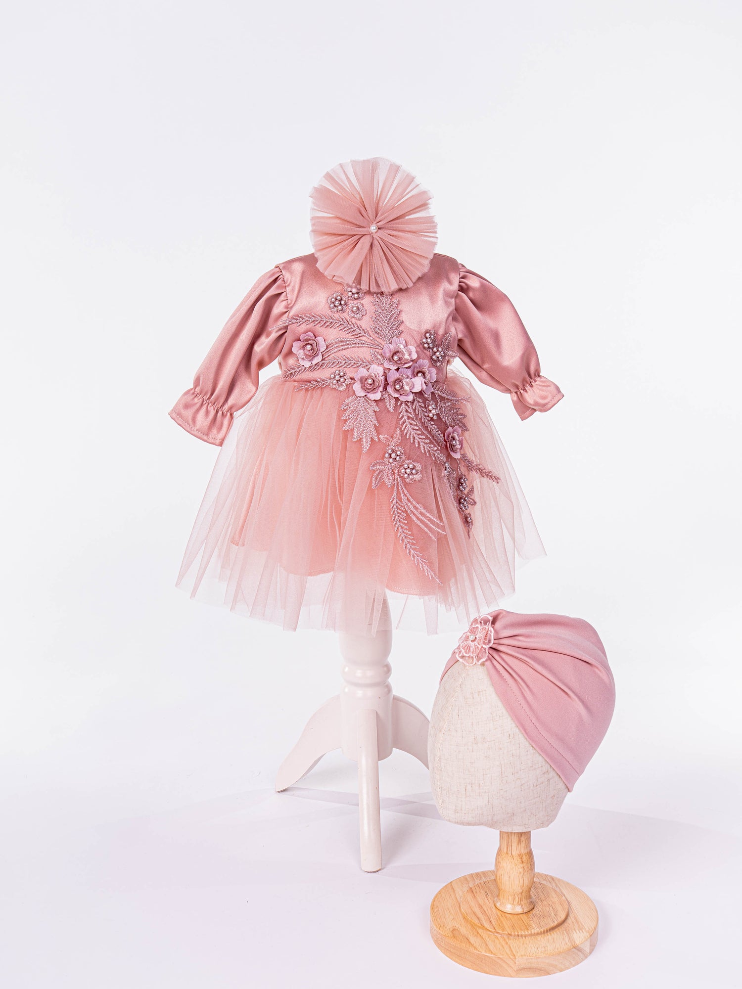 Set Hainute Botez Bebelusi: Rochita Captusita Bumbac, Turban si Bentita Elastica - Raffaella