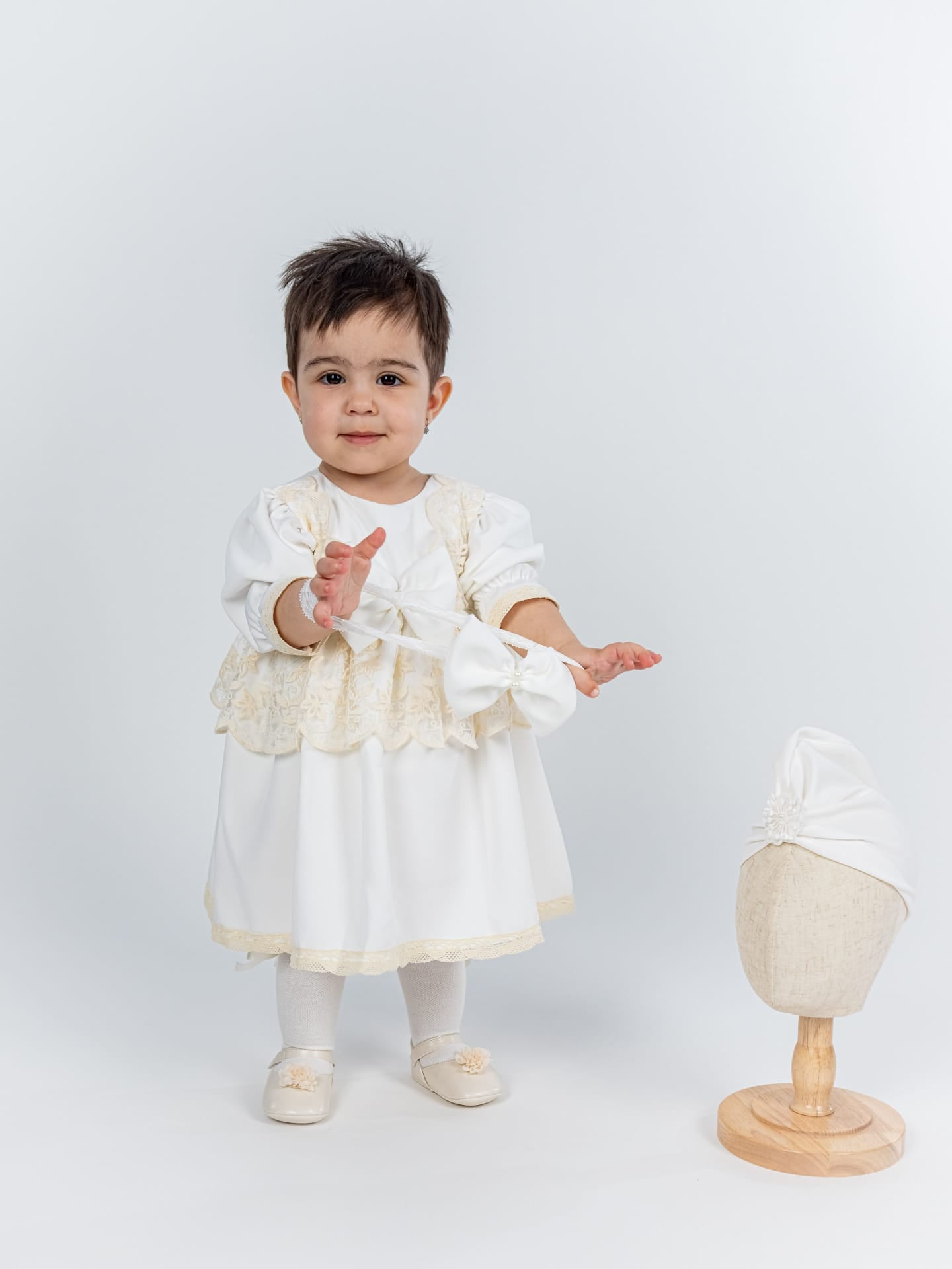 Set Botez 3 Piese - Rochita Ivoire cu Broderie, Turban si Bentita Eleganta - Briana
