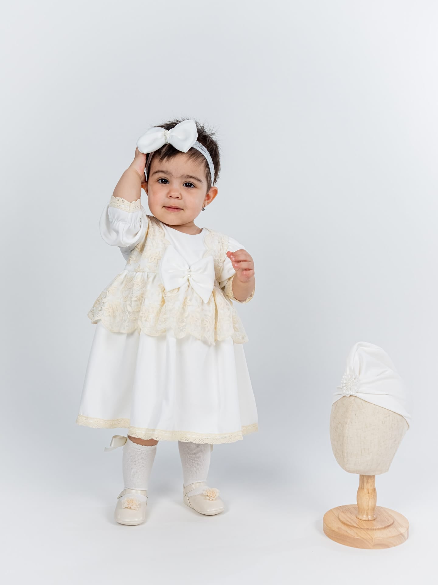 Set Botez 3 Piese - Rochita Ivoire cu Broderie, Turban si Bentita Eleganta - Briana