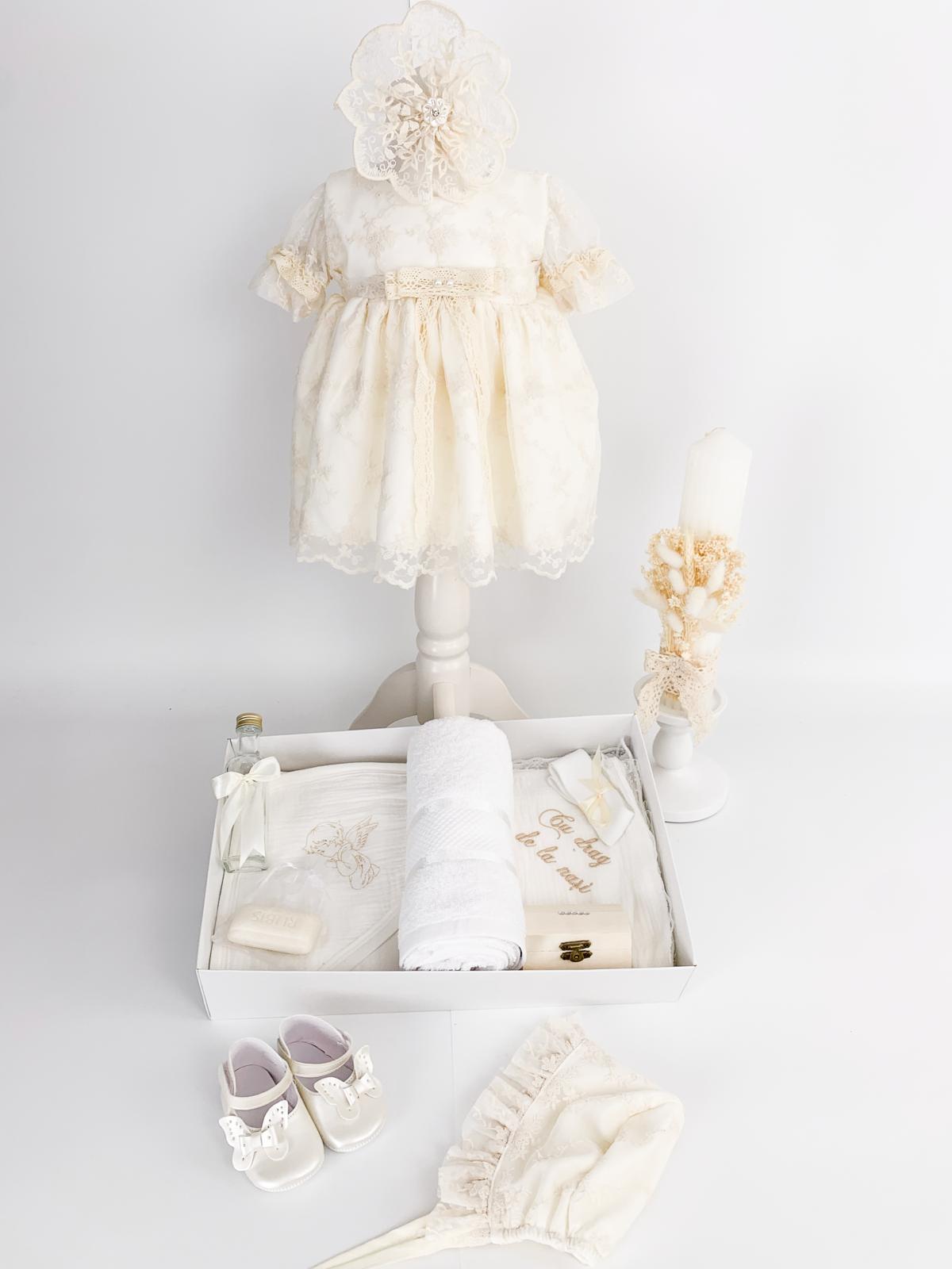 Set botez personalizat cu rochita, trusou complet si lumanare lucrata manual - Crinuta