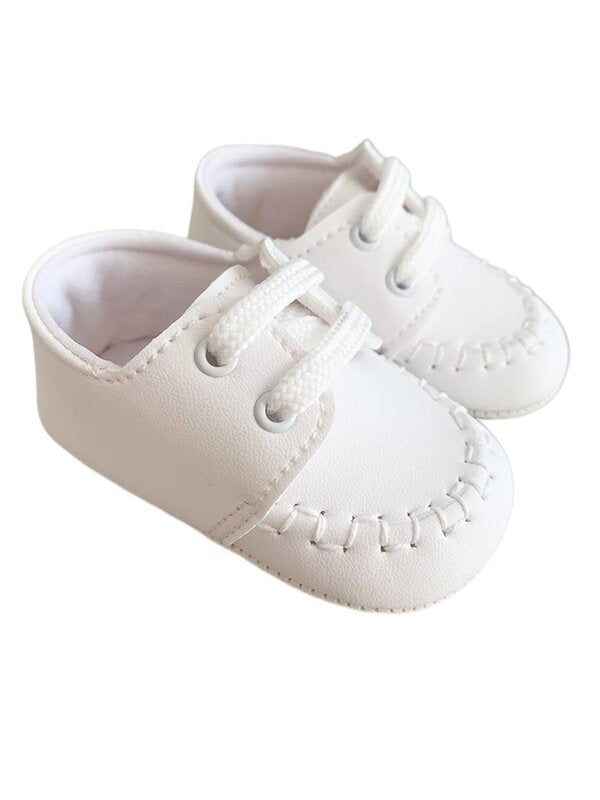 Botosei albi cu sireturi