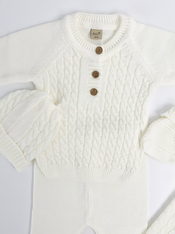 Compleu tricotat  bebelus 5 piese - alb