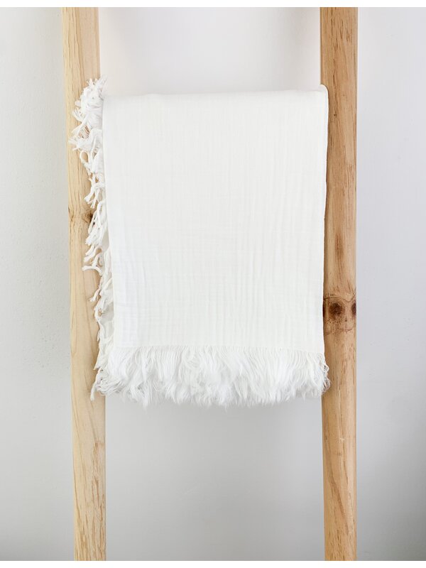 Patura bebelus din muselina alba