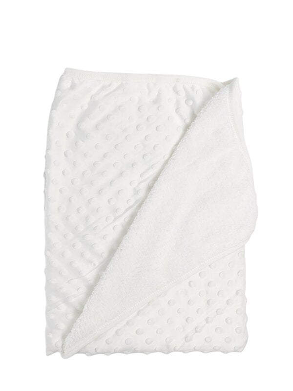 Patura bebelusi pufoasa cu bulinute - alb
