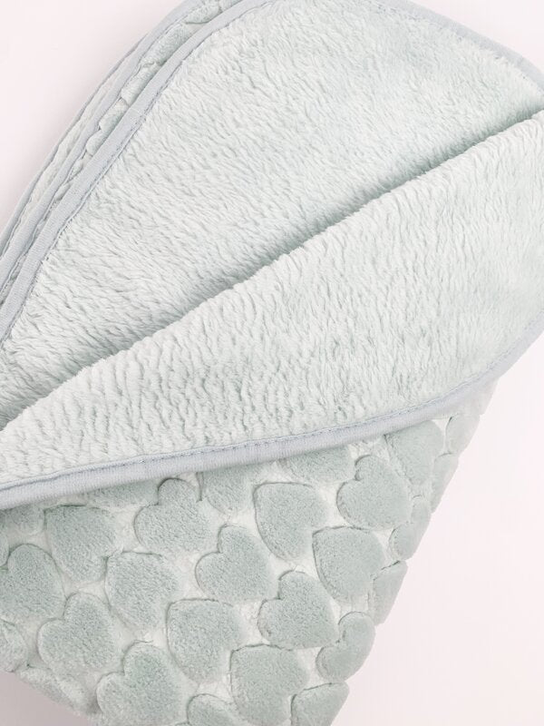 Patura bebelusi pufoasa cu inimioare - verde